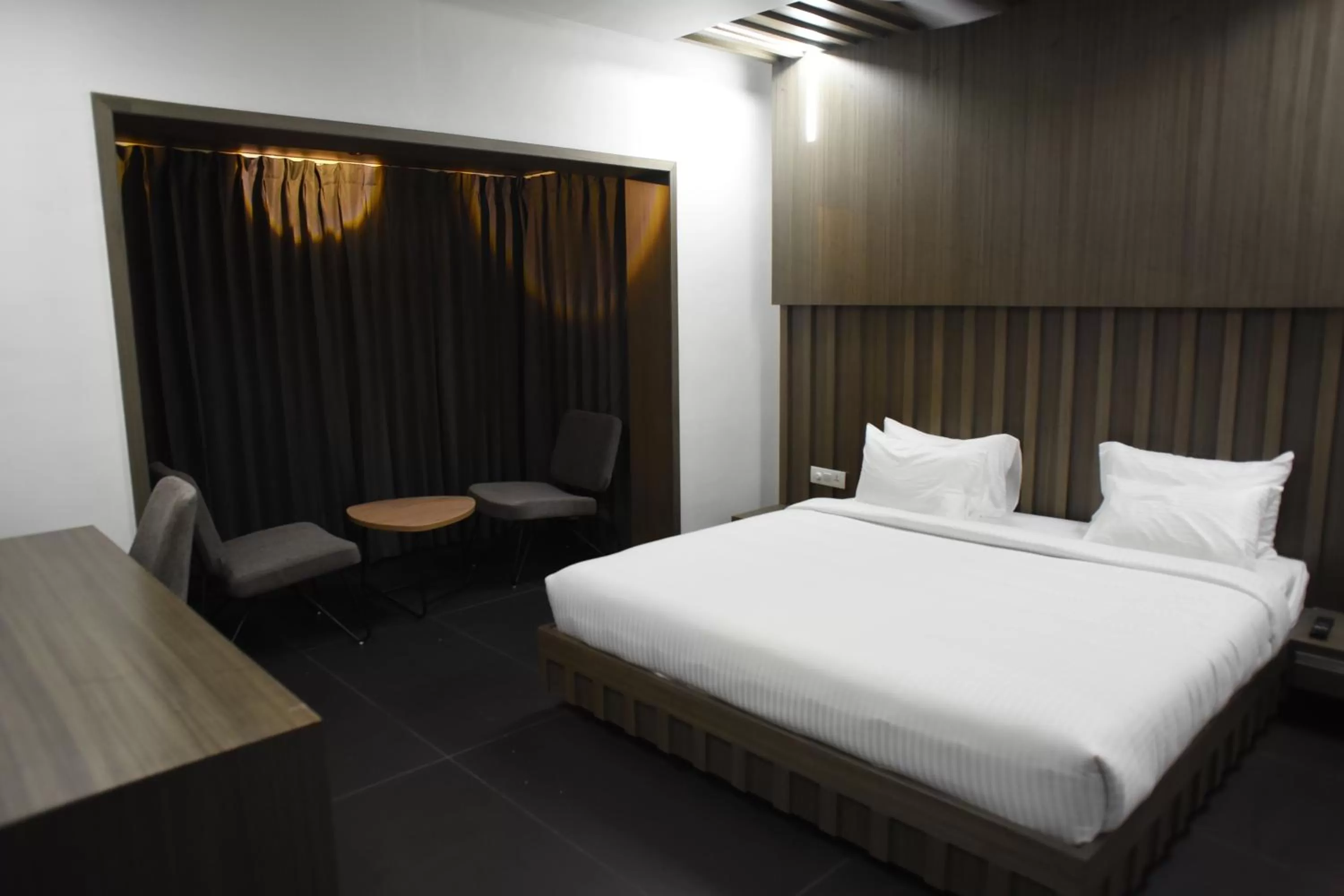 Bedroom, Bed in RATHNA RESIDENCY - Near US CONSULATE