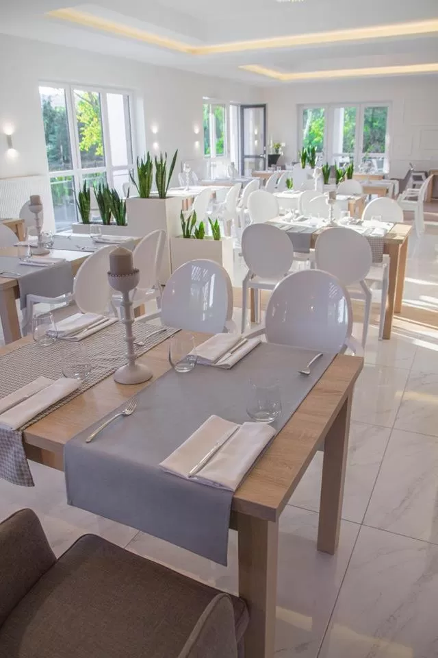 Restaurant/places to eat in Hotel Falcon