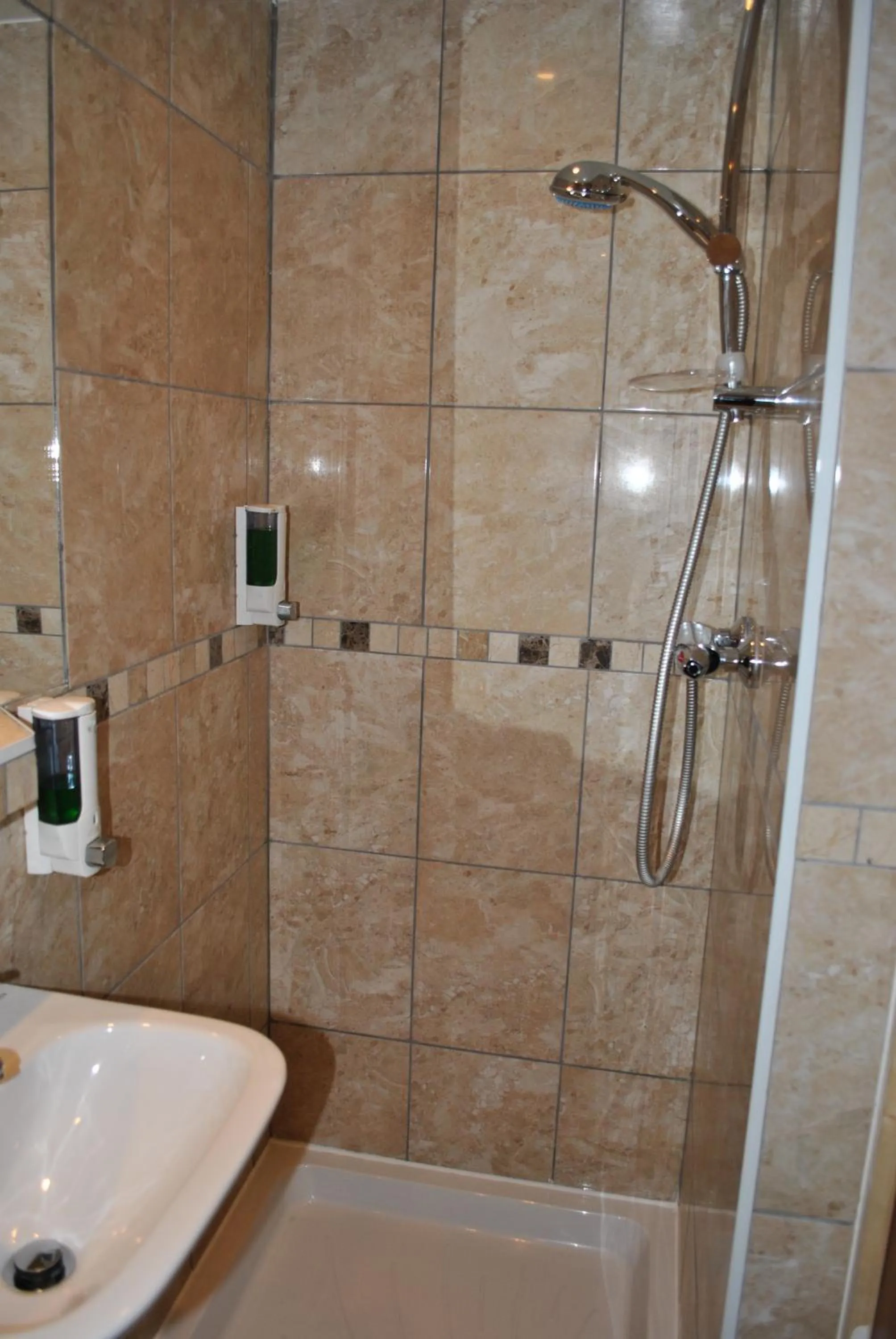 Bathroom in Carlton Hotel