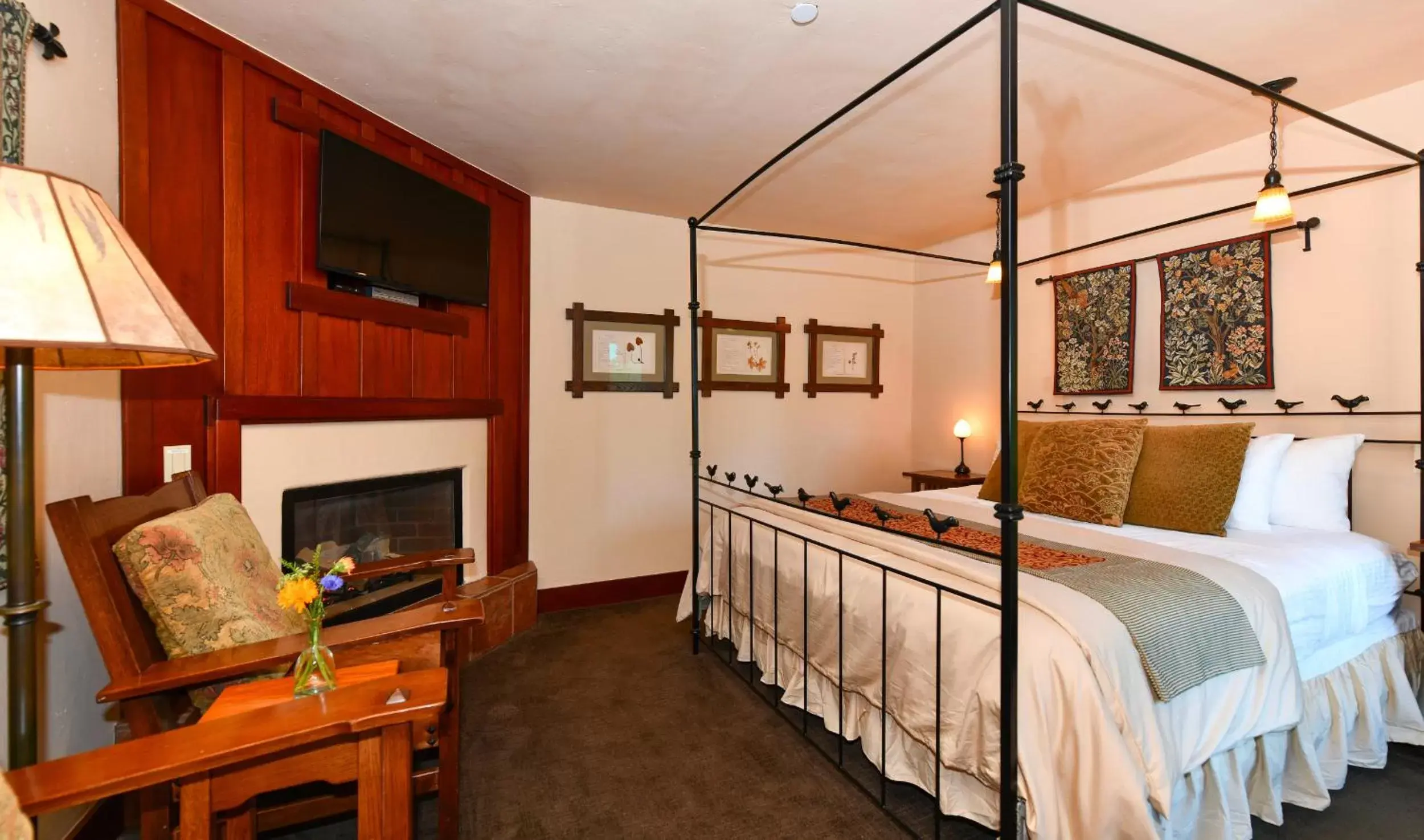 King Room with Balcony in Blackbird Inn King Room with Balcony in Blackbird Inn