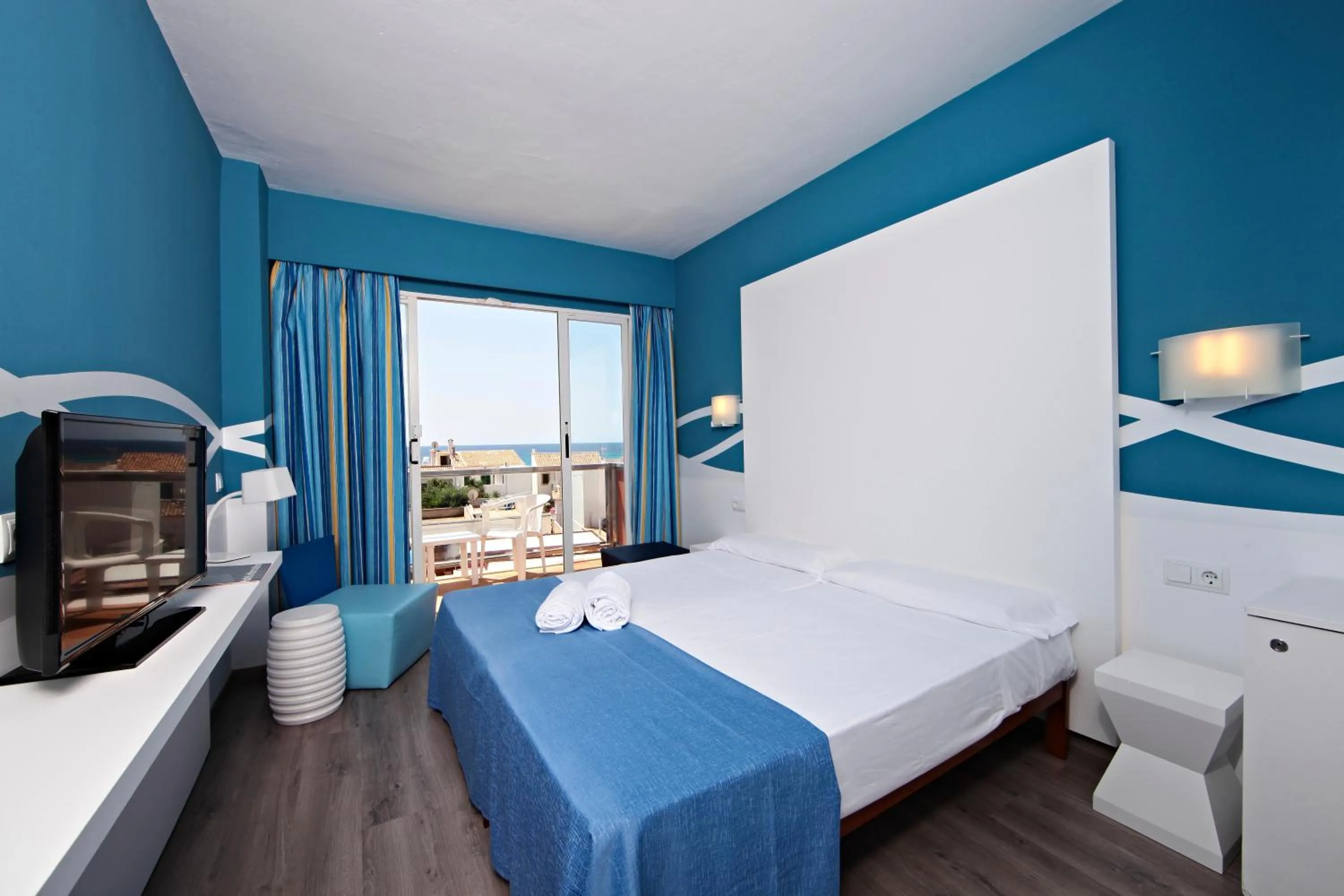 Photo of the whole room, Bed in Hotel Clumba