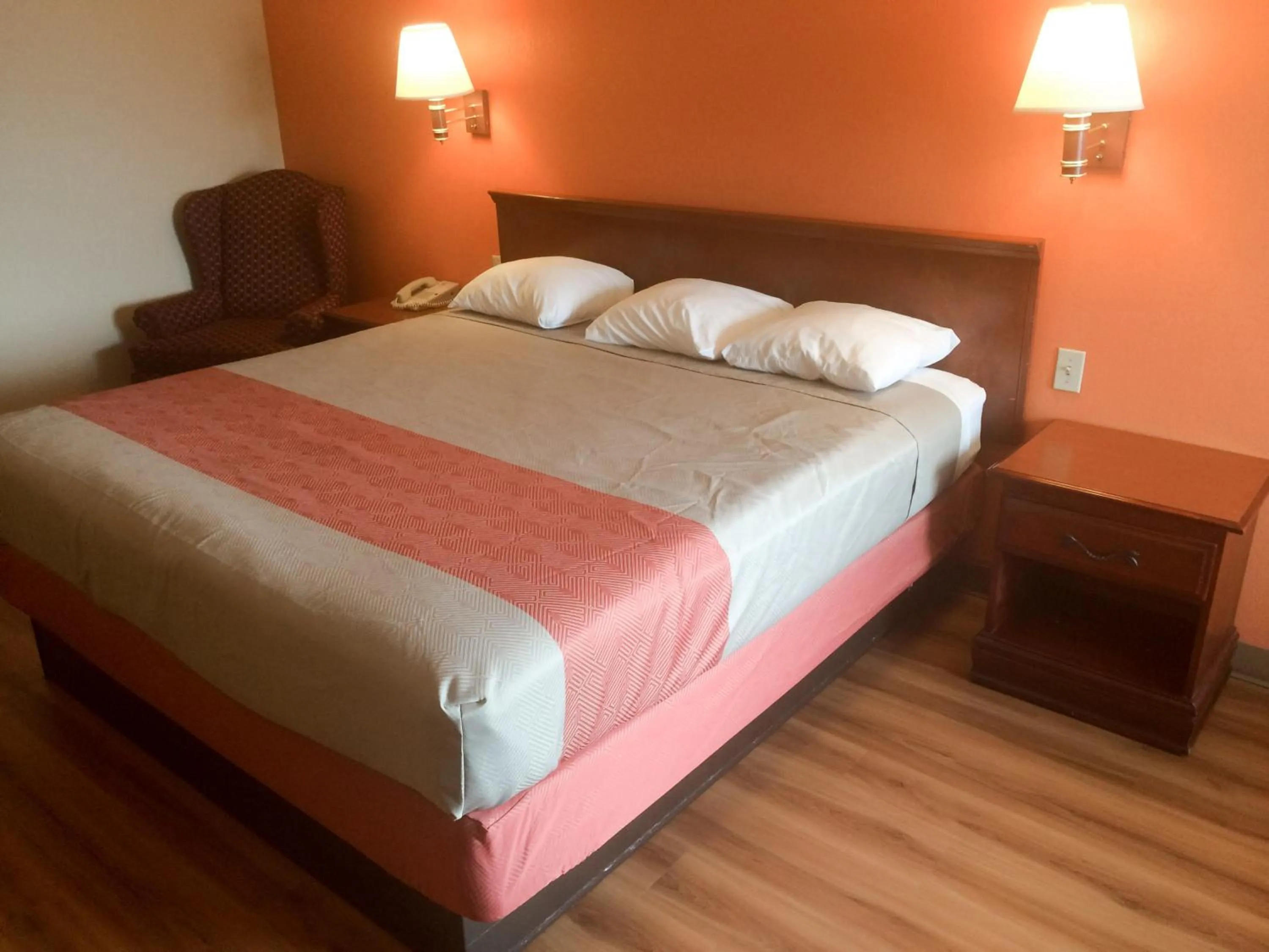 Bedroom, Bed in Motel 6-Newark, DE