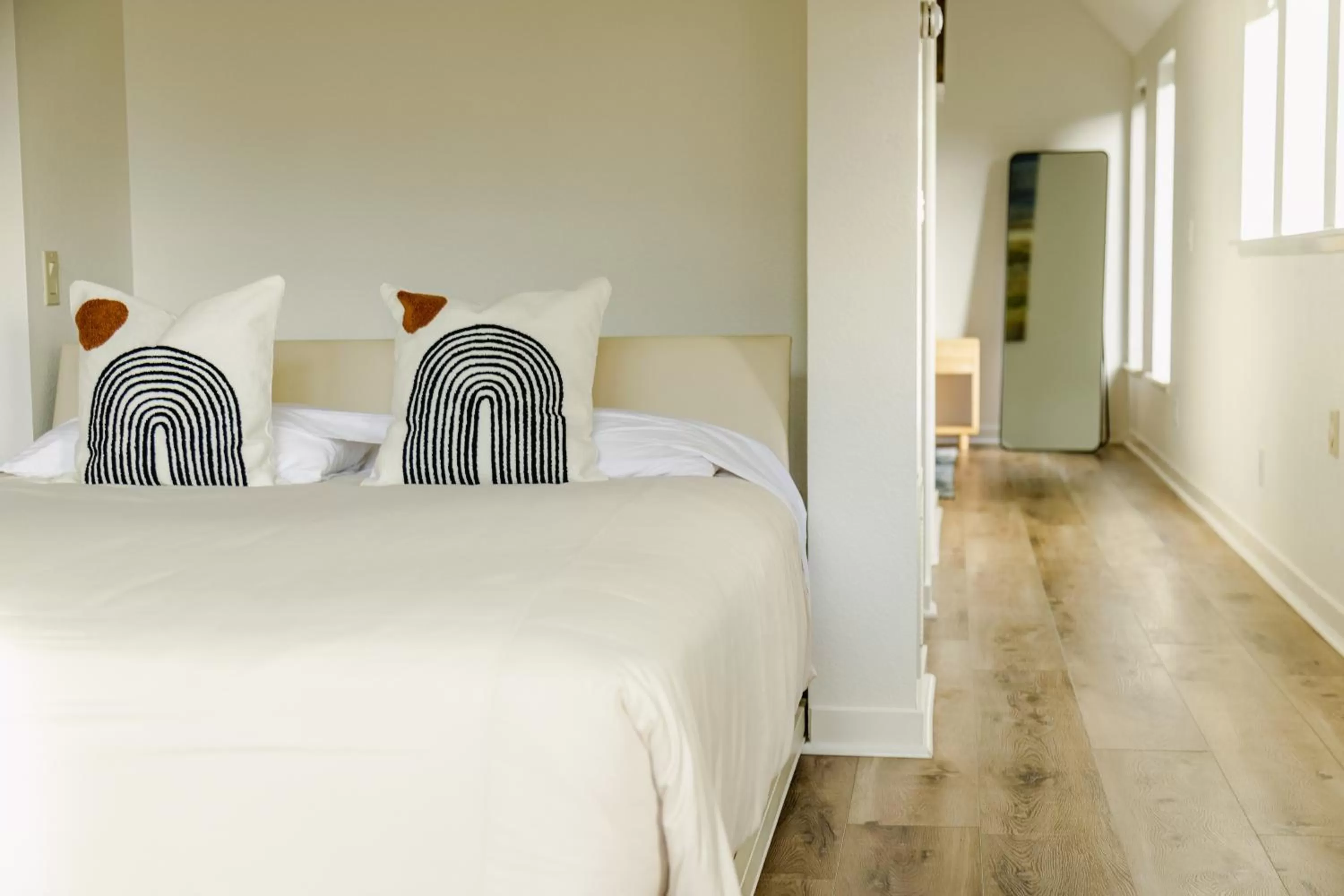 Living room, Bed in SCP Mendocino Inn and Farm