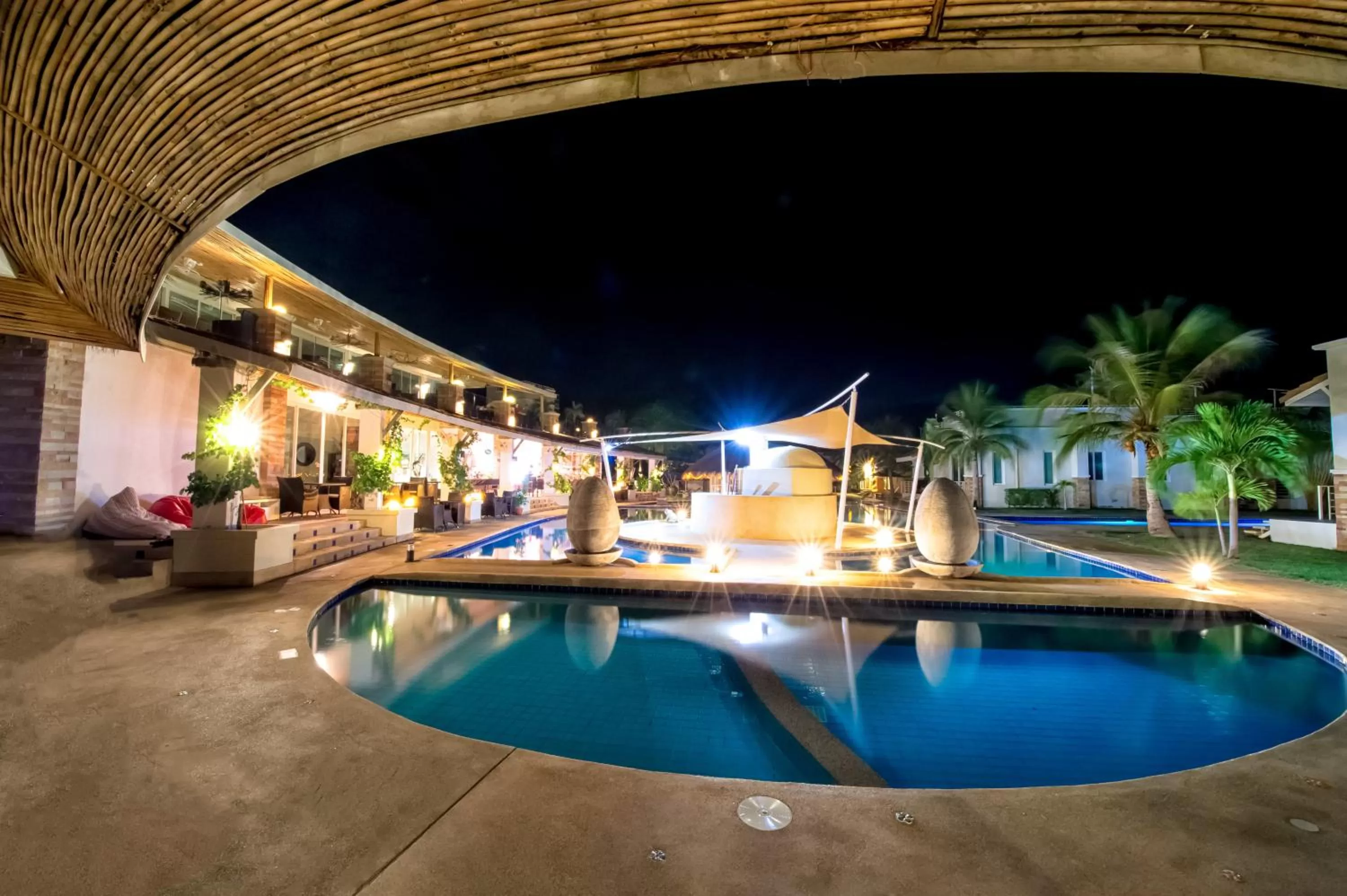 Swimming pool in Oriental Beach Pearl Resort