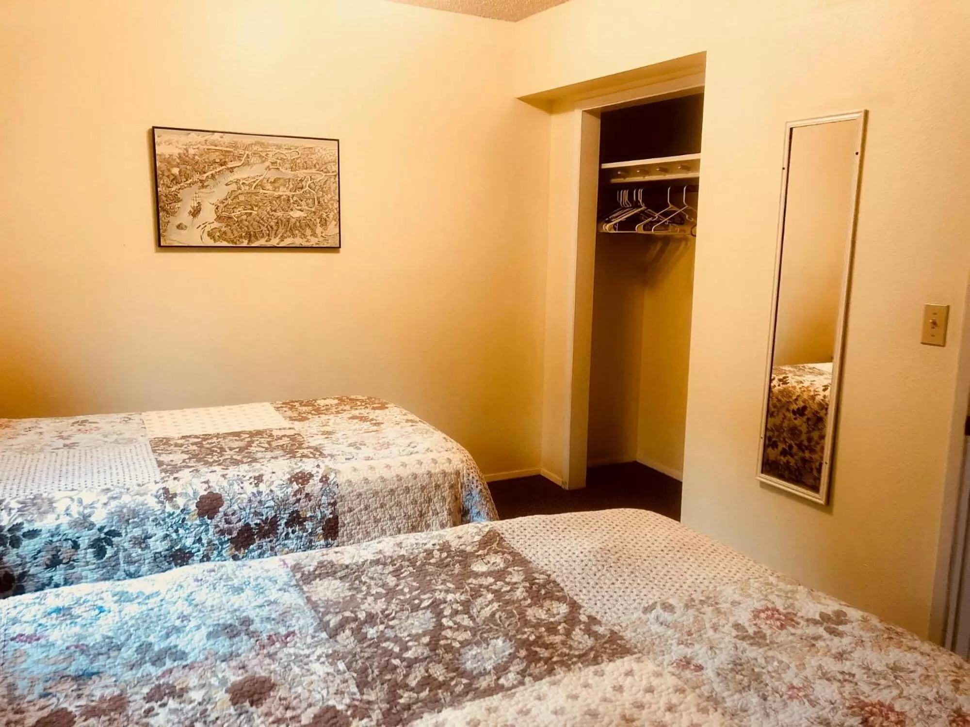 Bed in Driftwood Inn