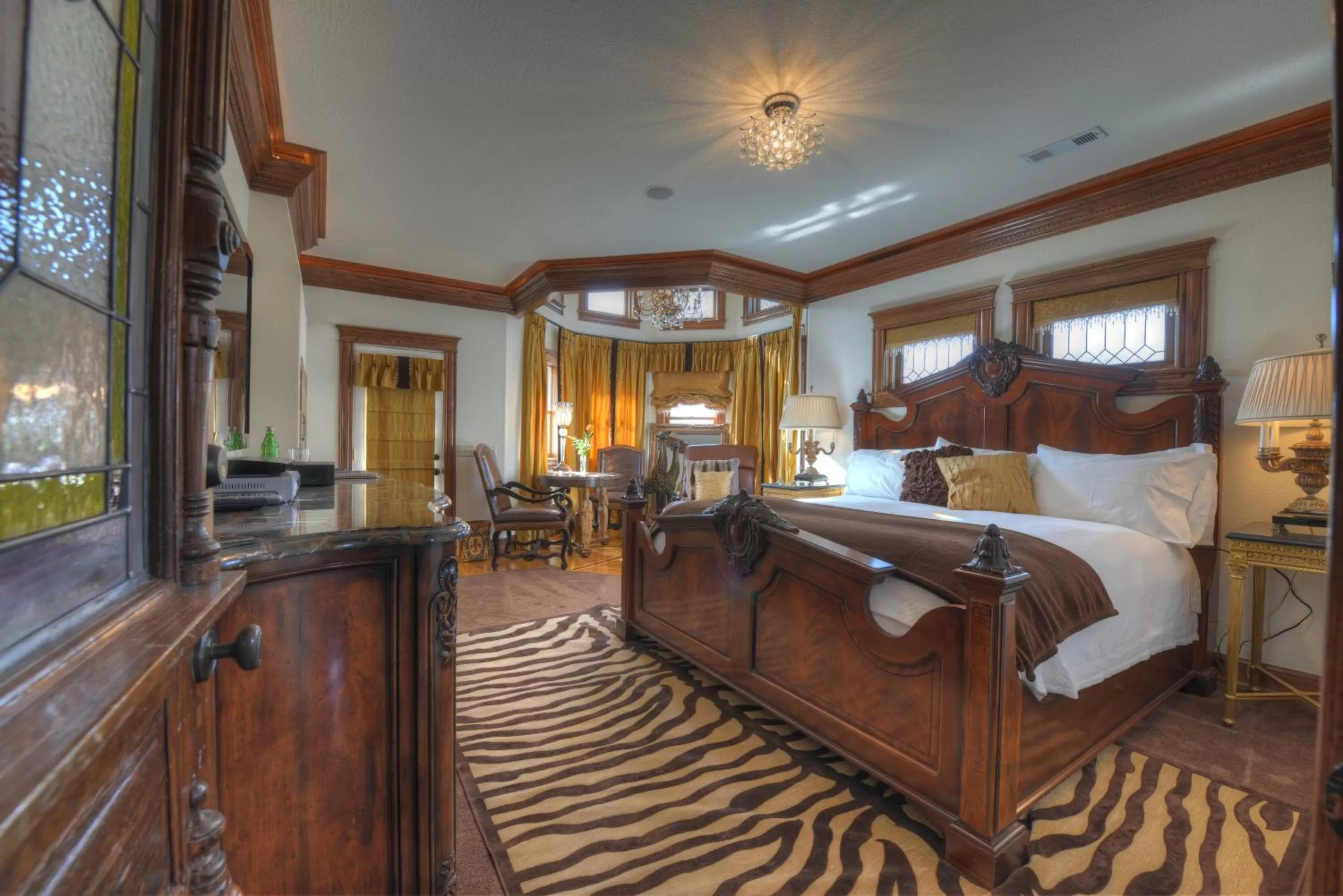 Bed in The Victoria Bed & Breakfast