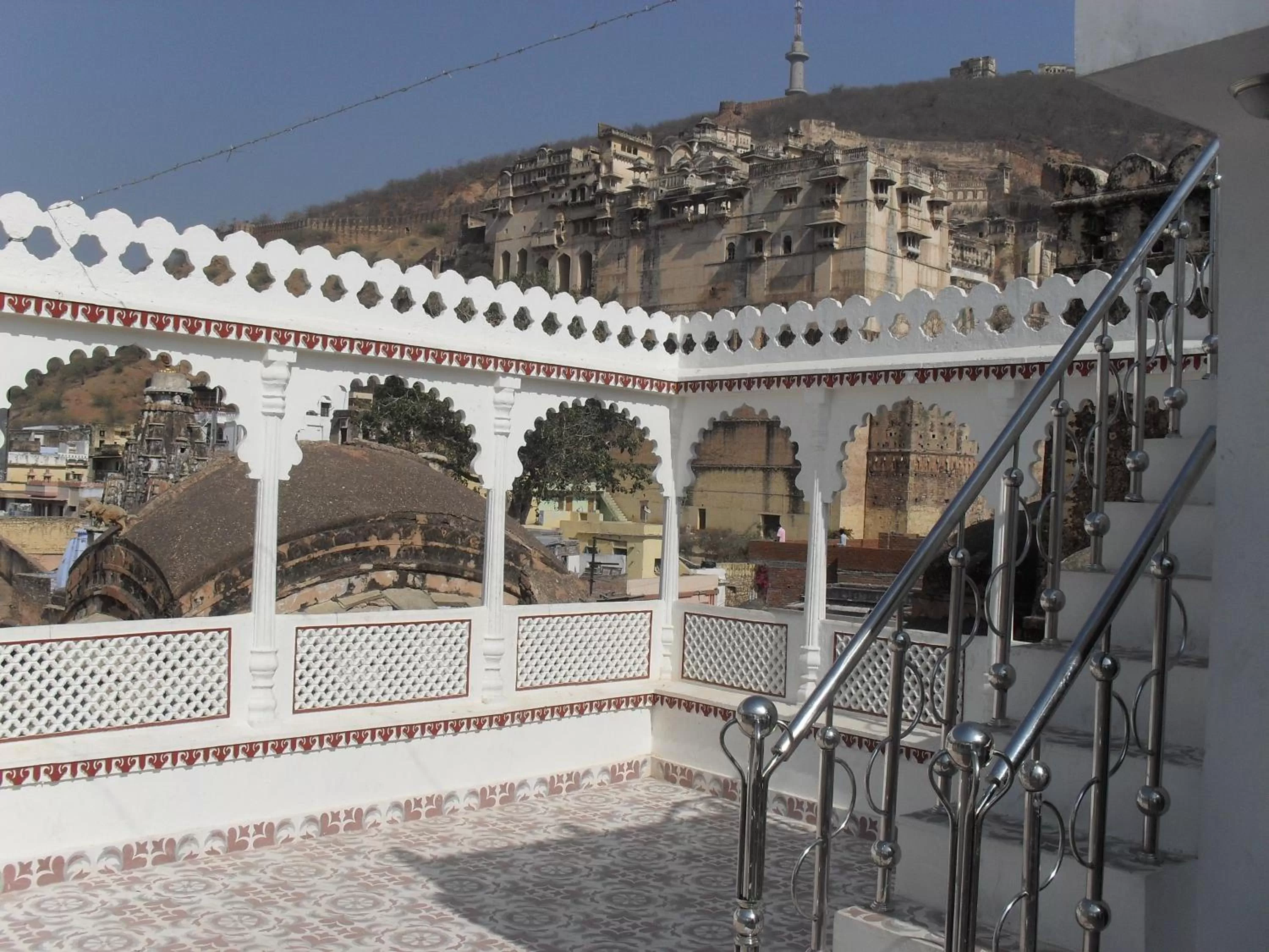 Mountain view in Haveli Taragarh Palace