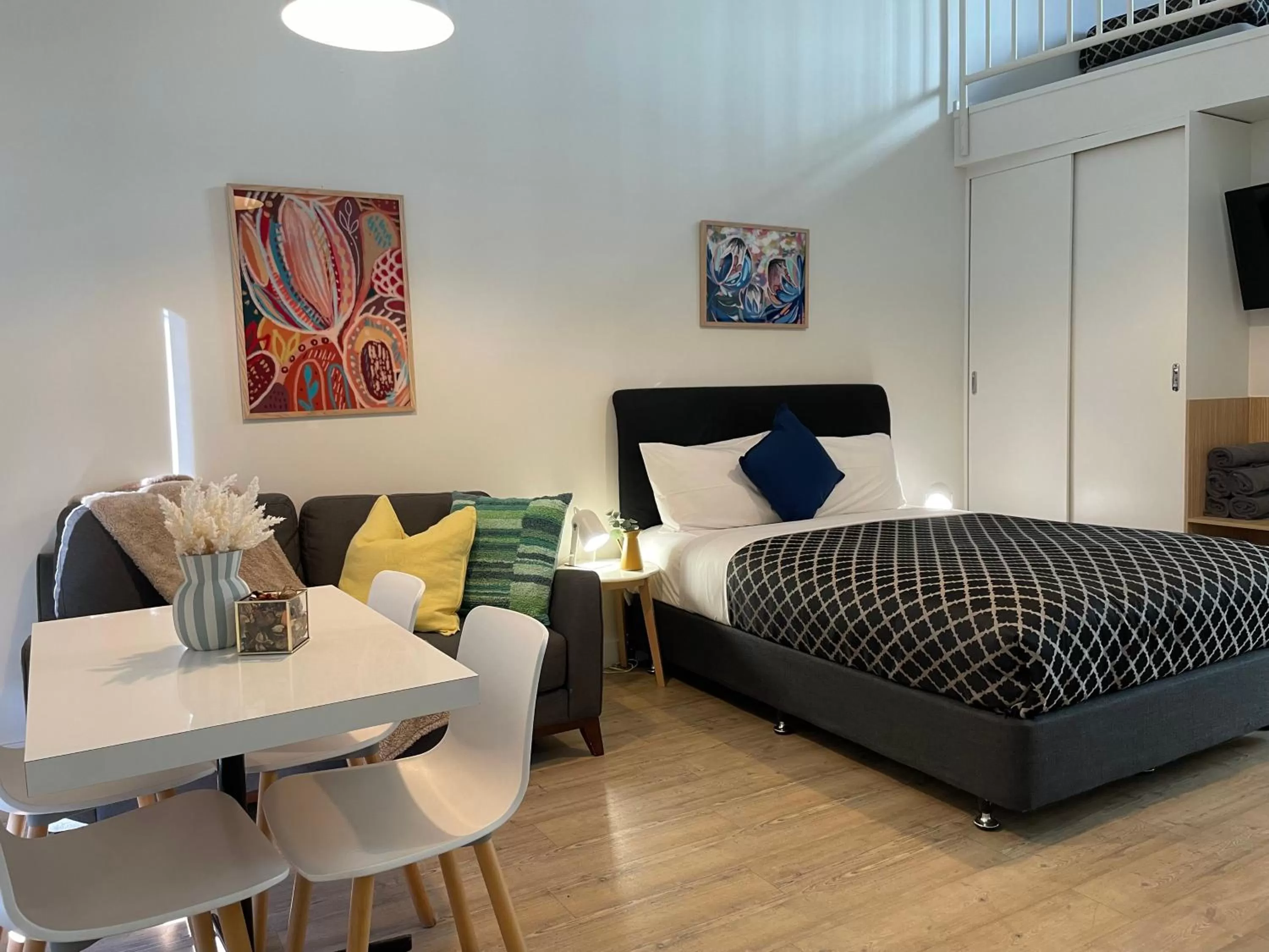 Bedroom, Bed in Coastal Motel