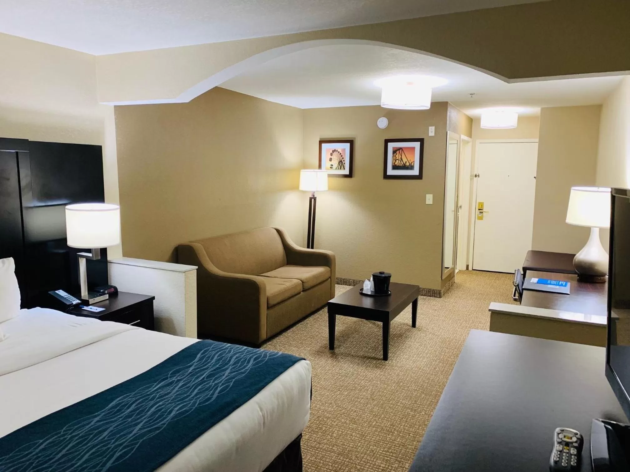 Bed in Comfort Inn & Suites Atlanta-Smyrna