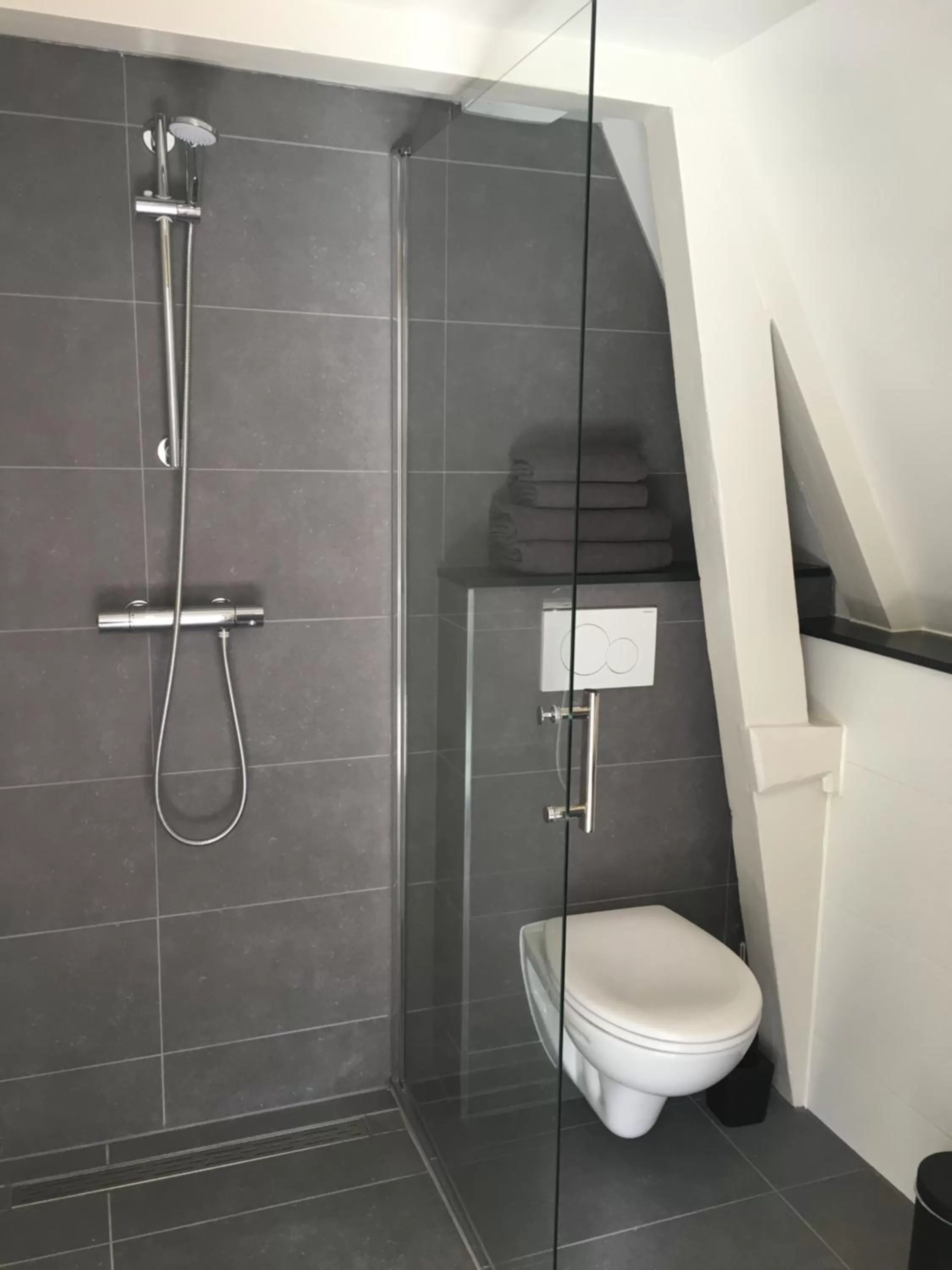 Bathroom in Nine Streets Inn