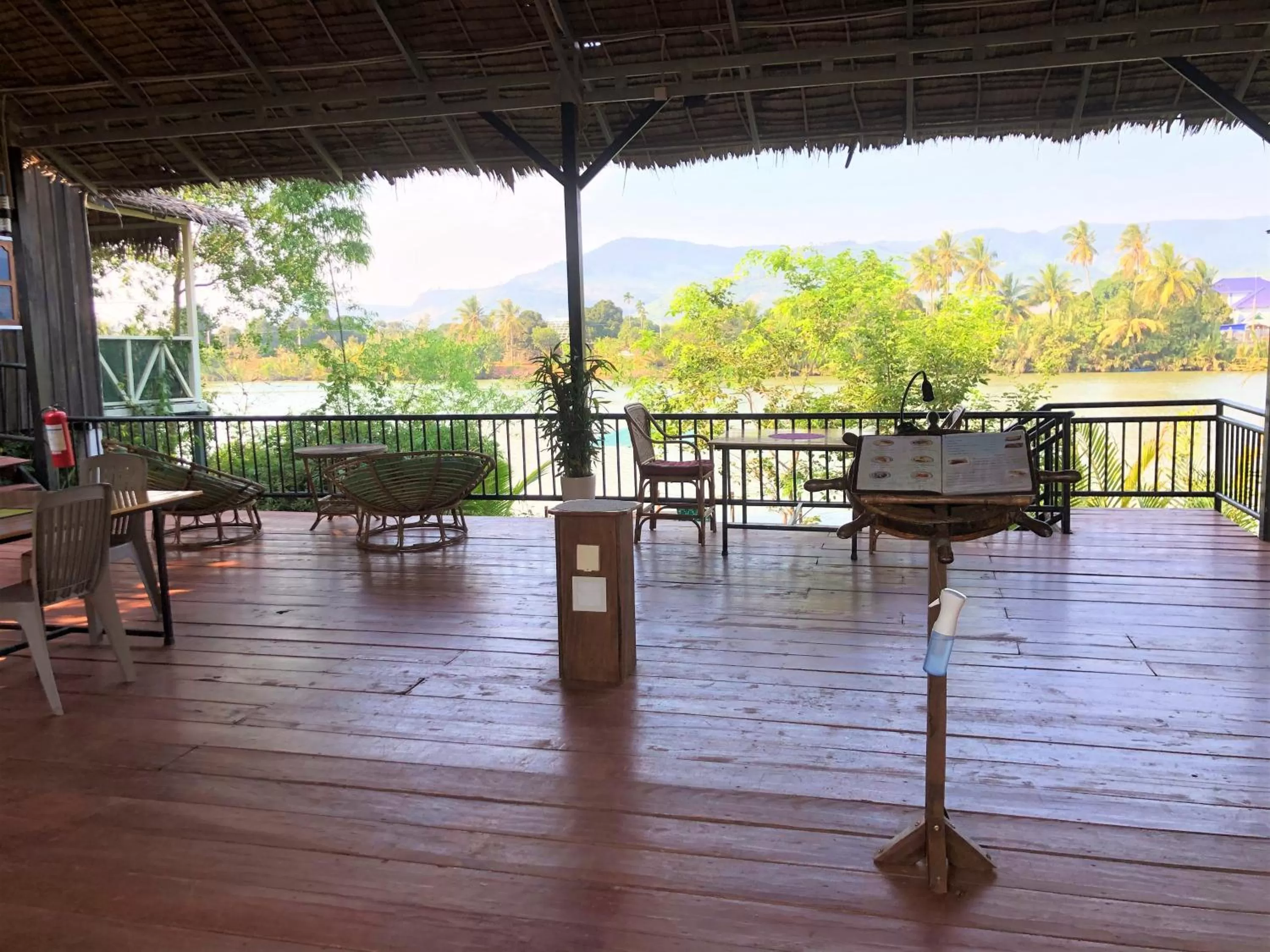 Restaurant/places to eat in Green Mango Bungalows