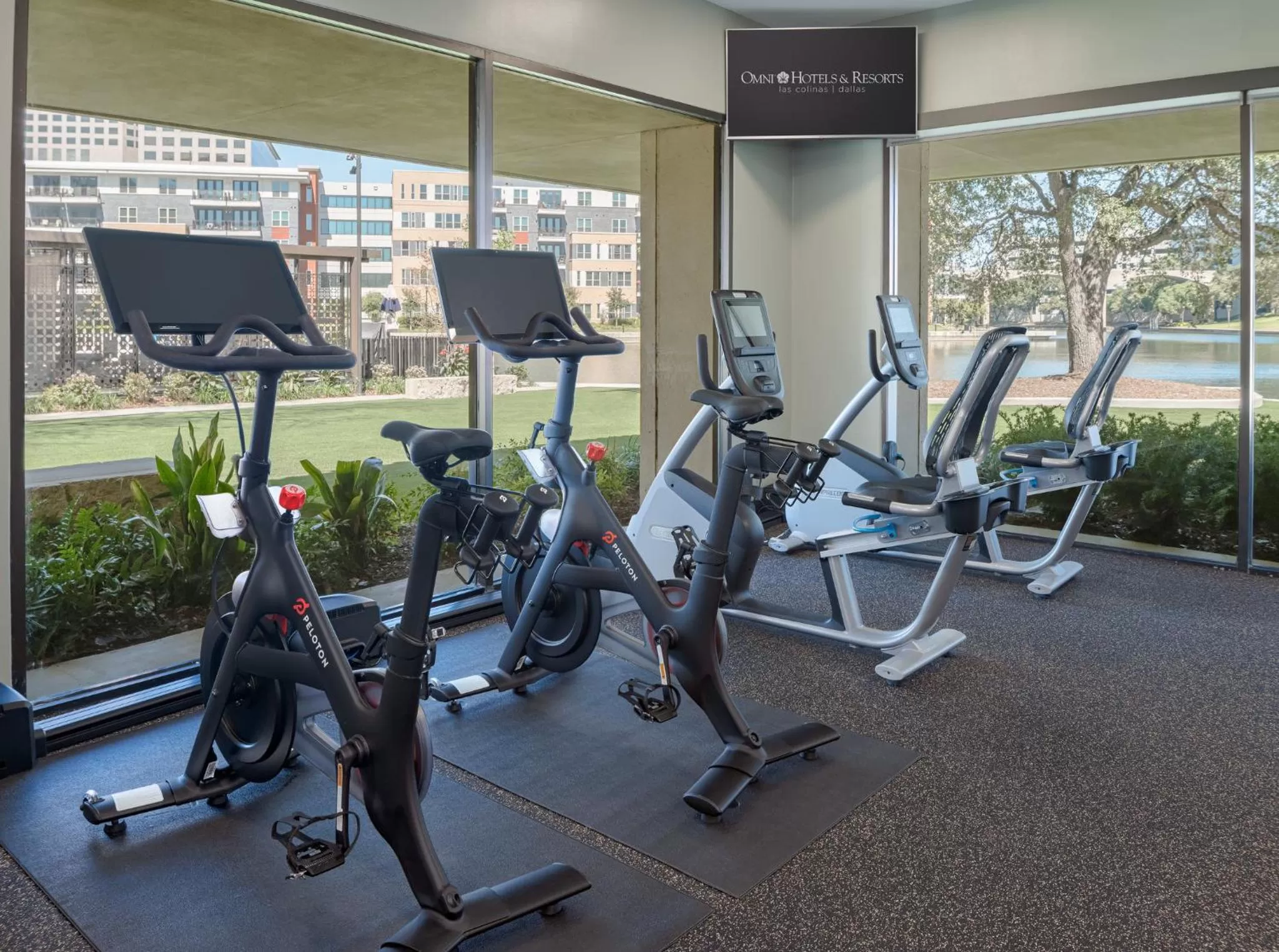 Fitness centre/facilities in Omni Las Colinas Hotel