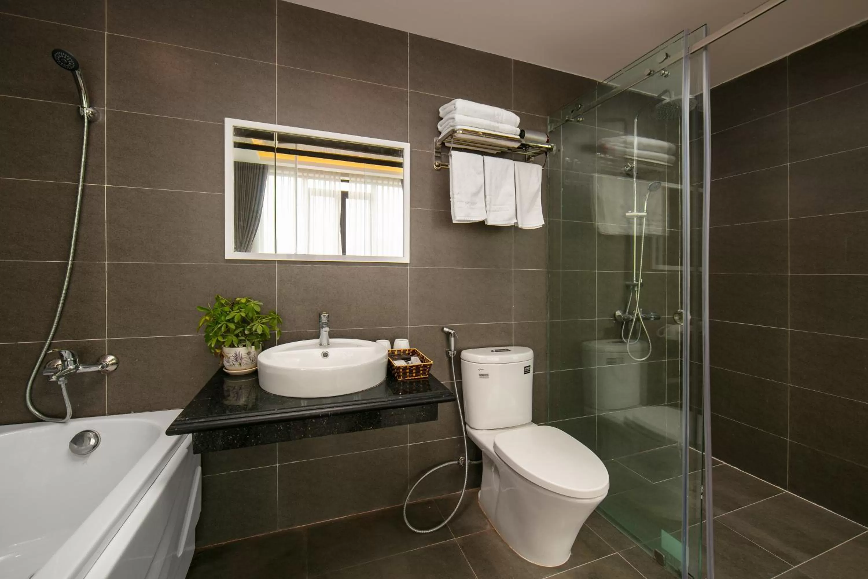 Bathroom in Nam Hoa Hotel