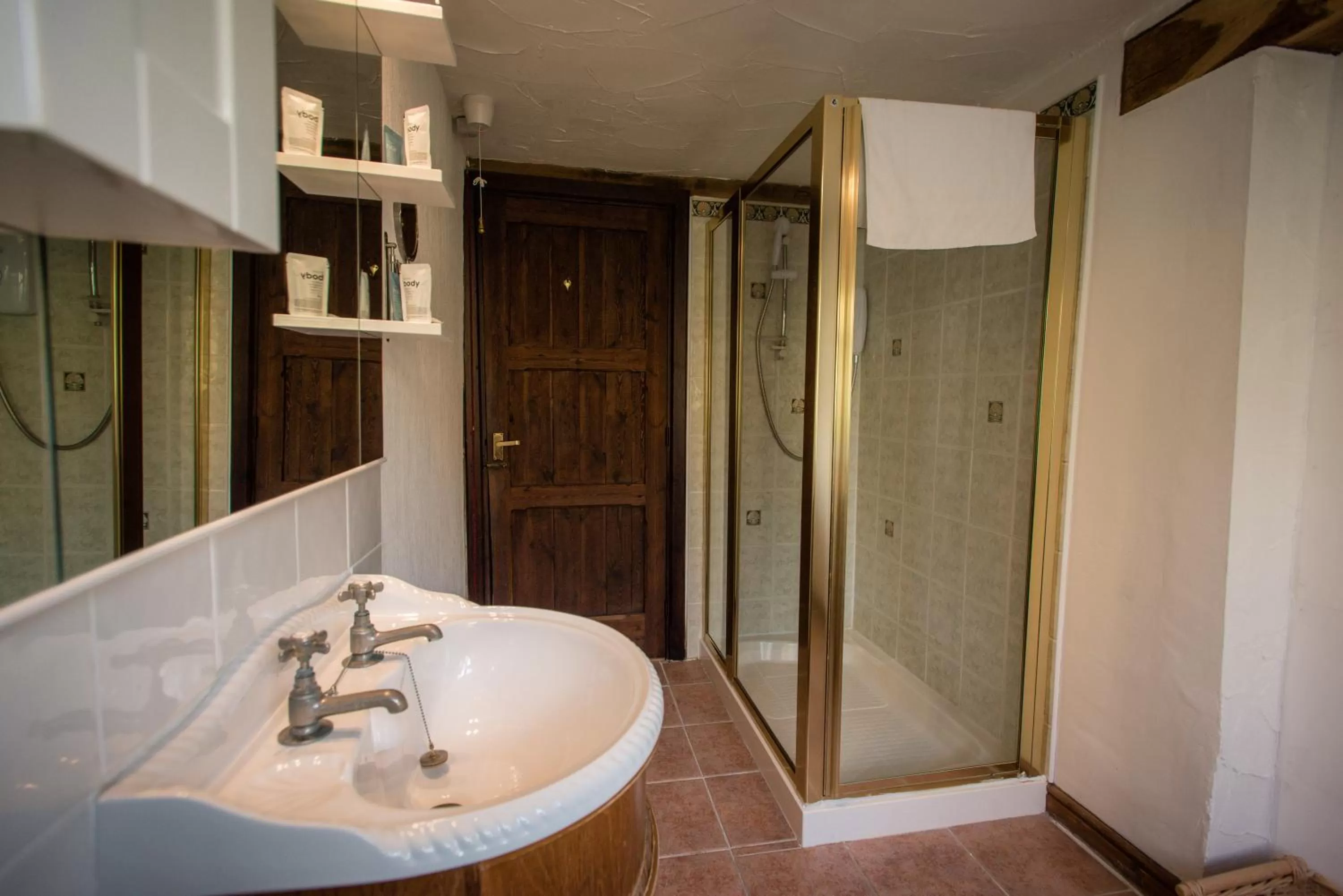 Bathroom in The Royal Arms Bed & Breakfast