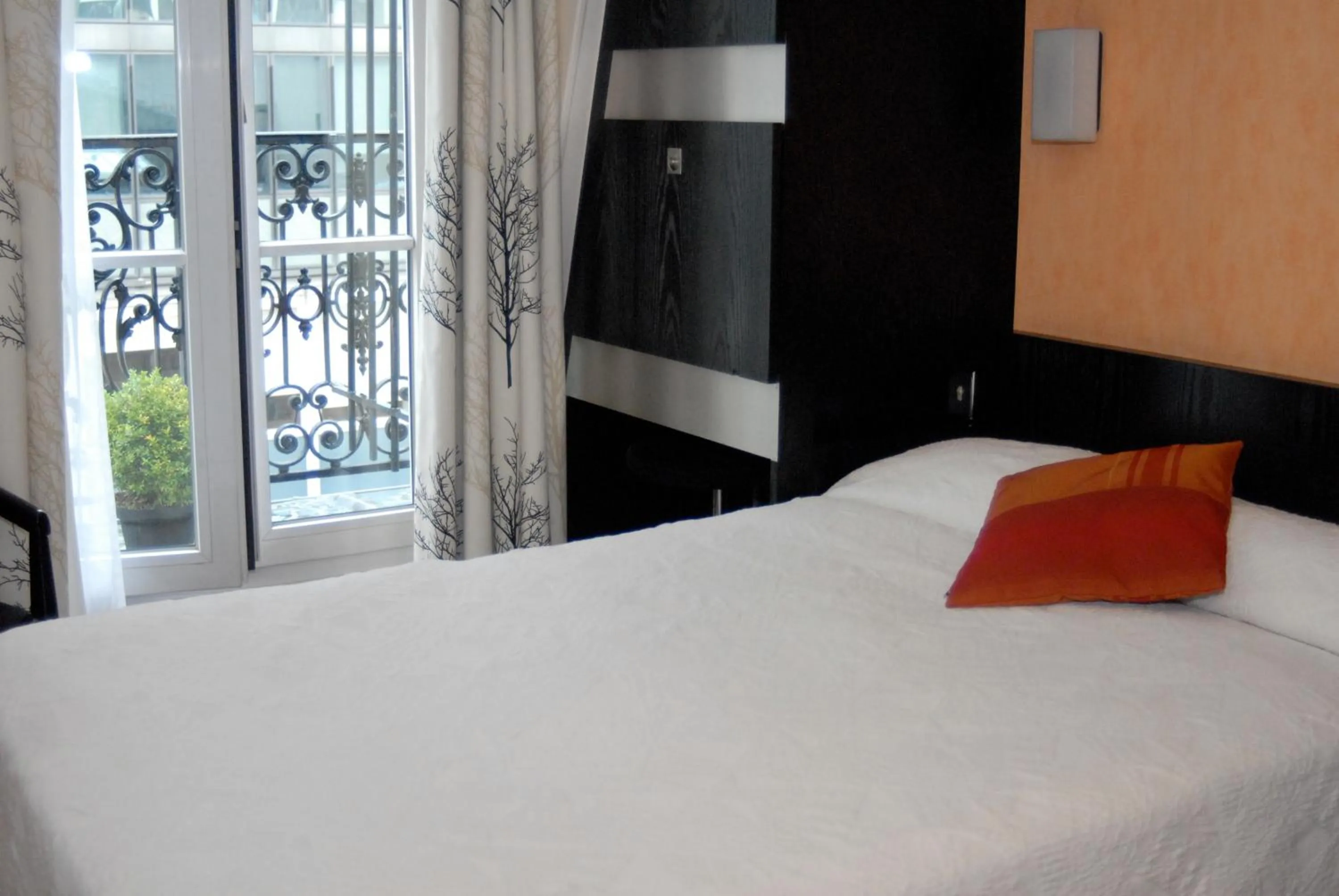 Photo of the whole room, Bed in HOTEL ALISON