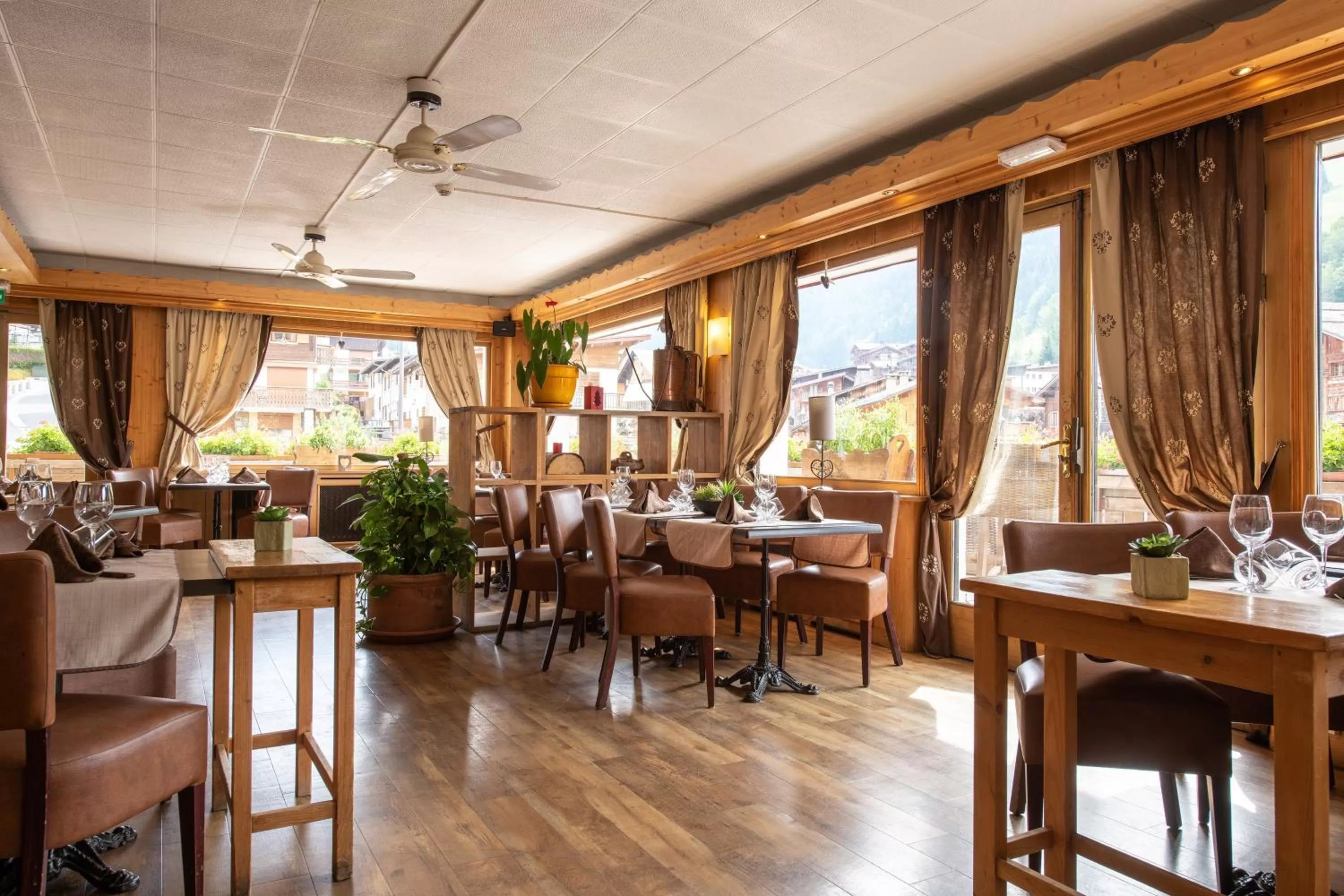 Restaurant/Places to Eat in Hotel La Montagne