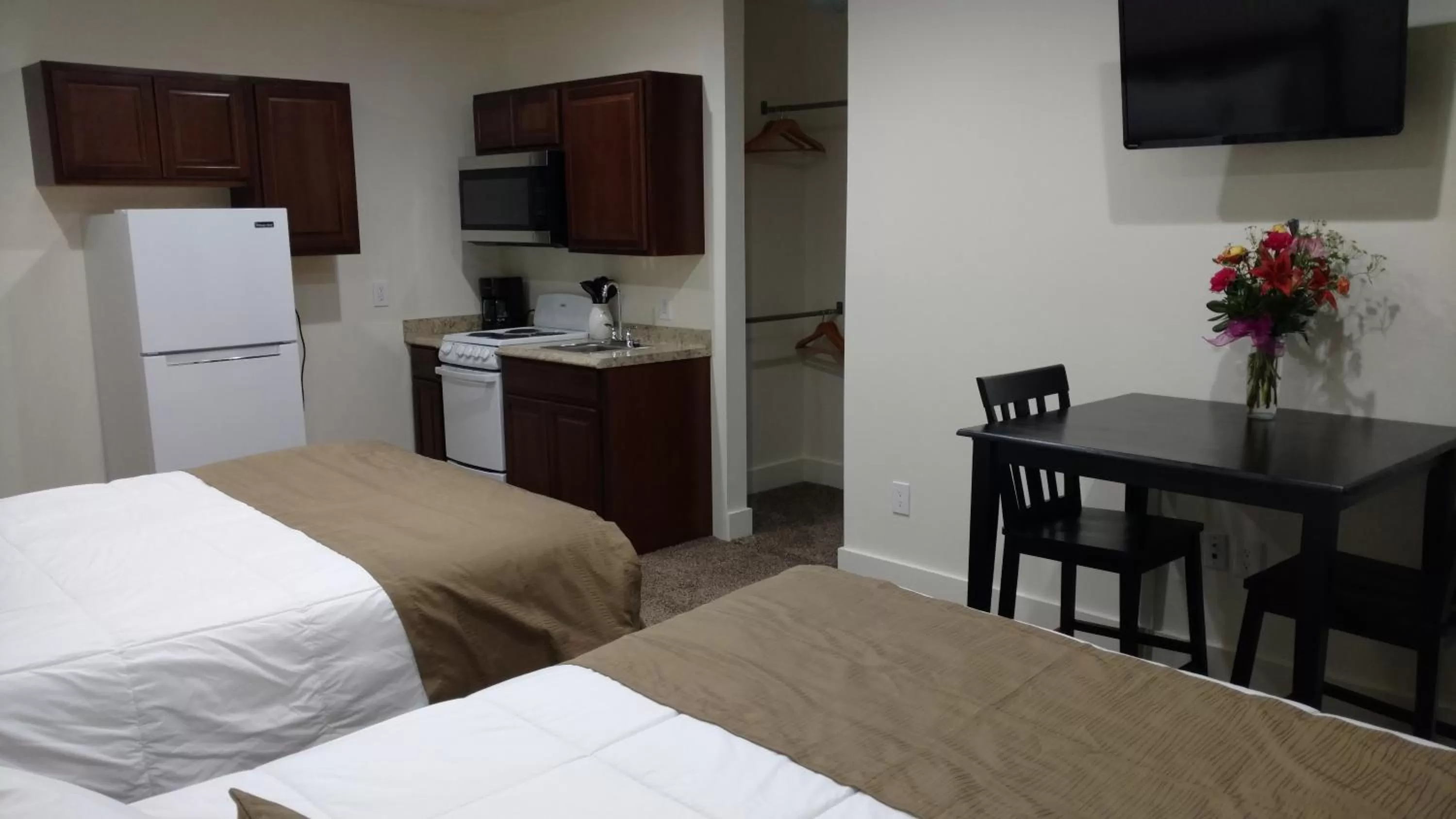 Bed in Cattlemen Motel