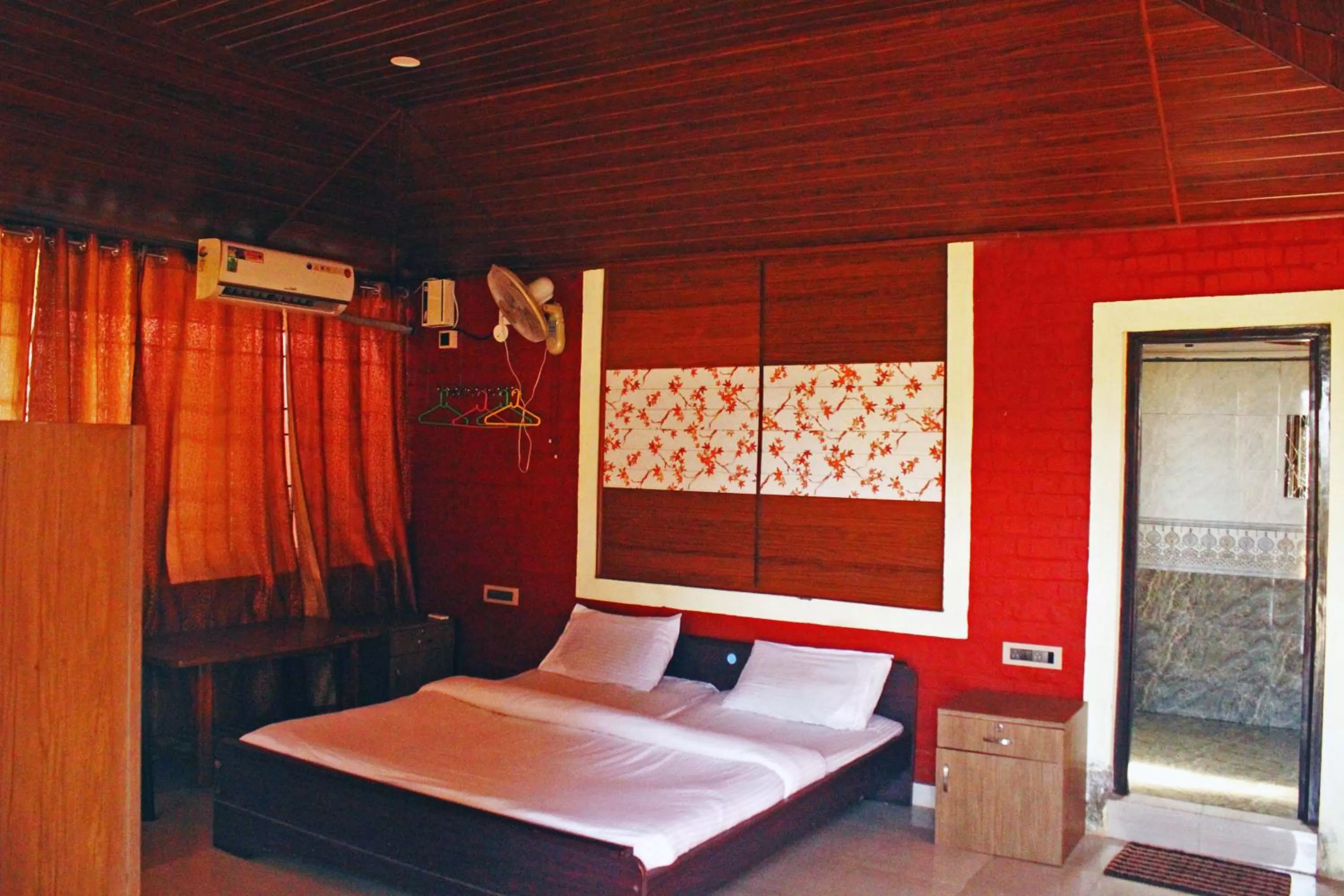 Bedroom, Bed in CS County Resort