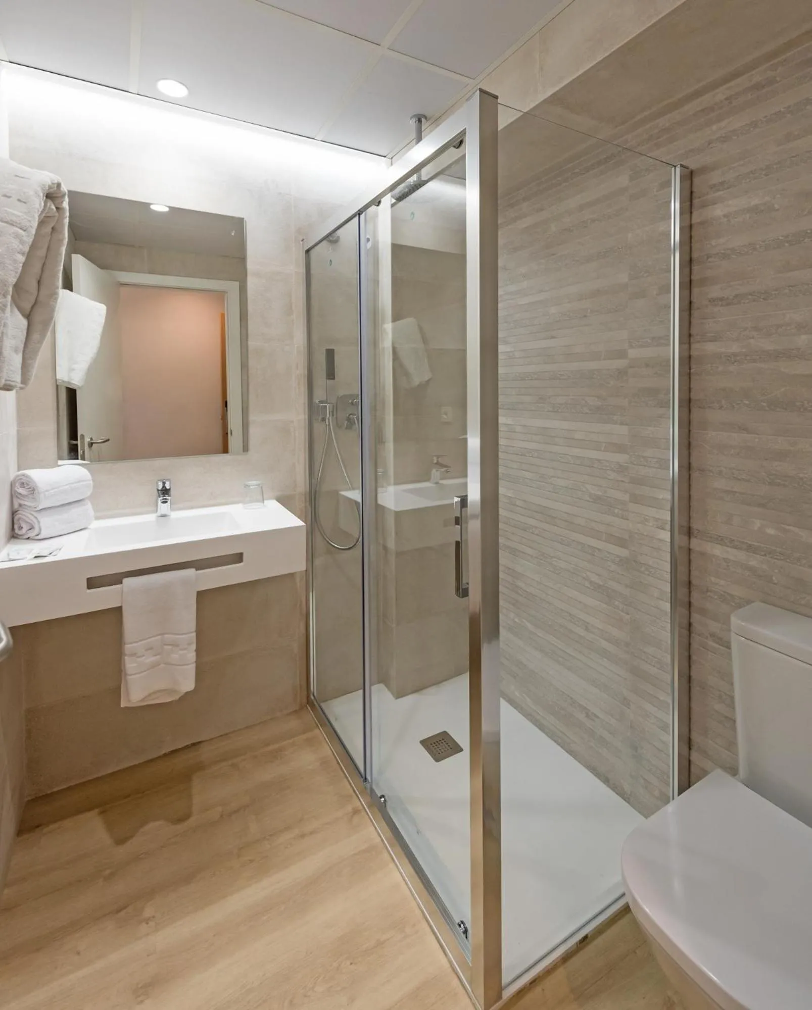 Bathroom in La Lonja