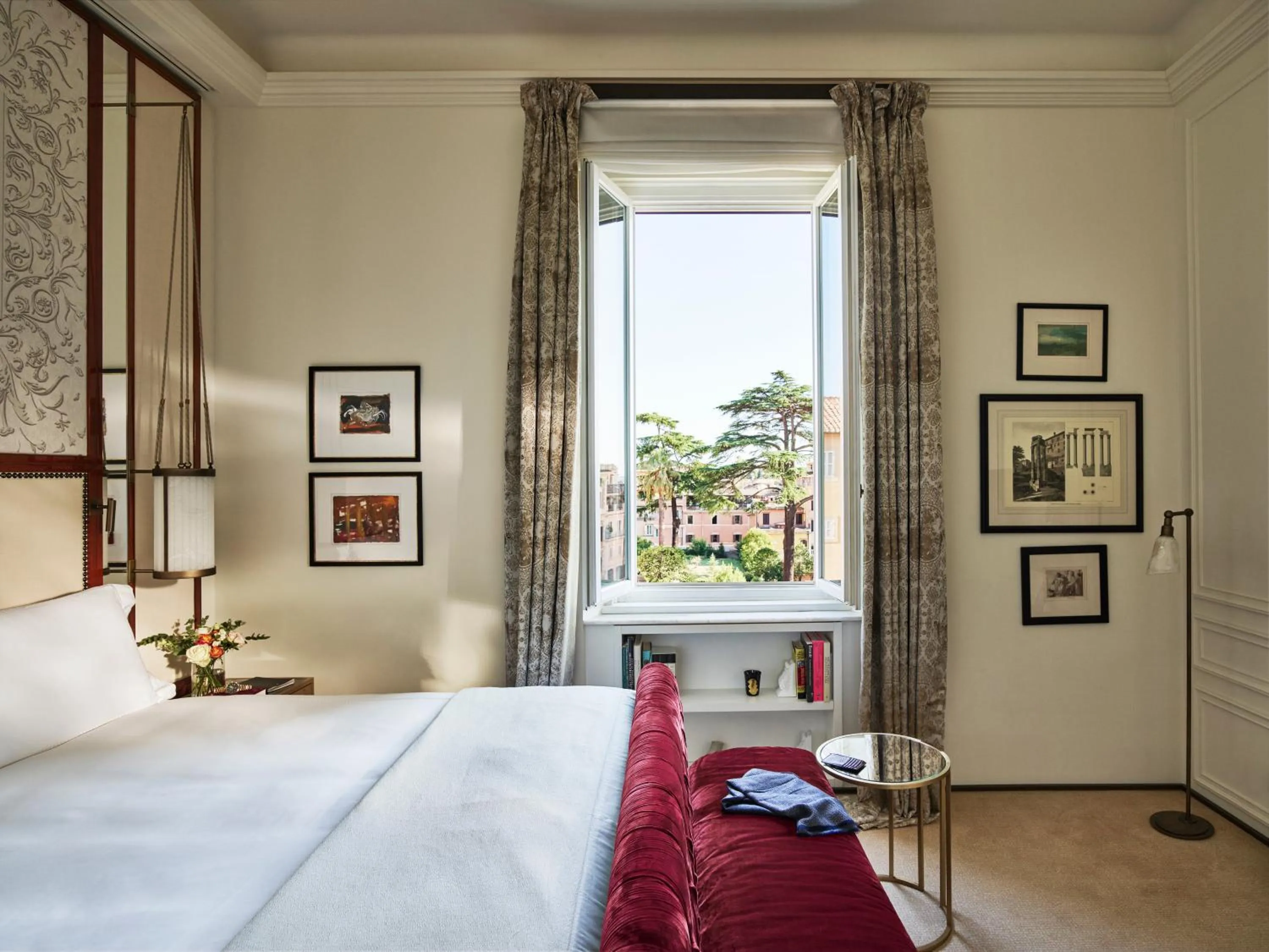Bedroom, Bed in Hotel Eden - Dorchester Collection