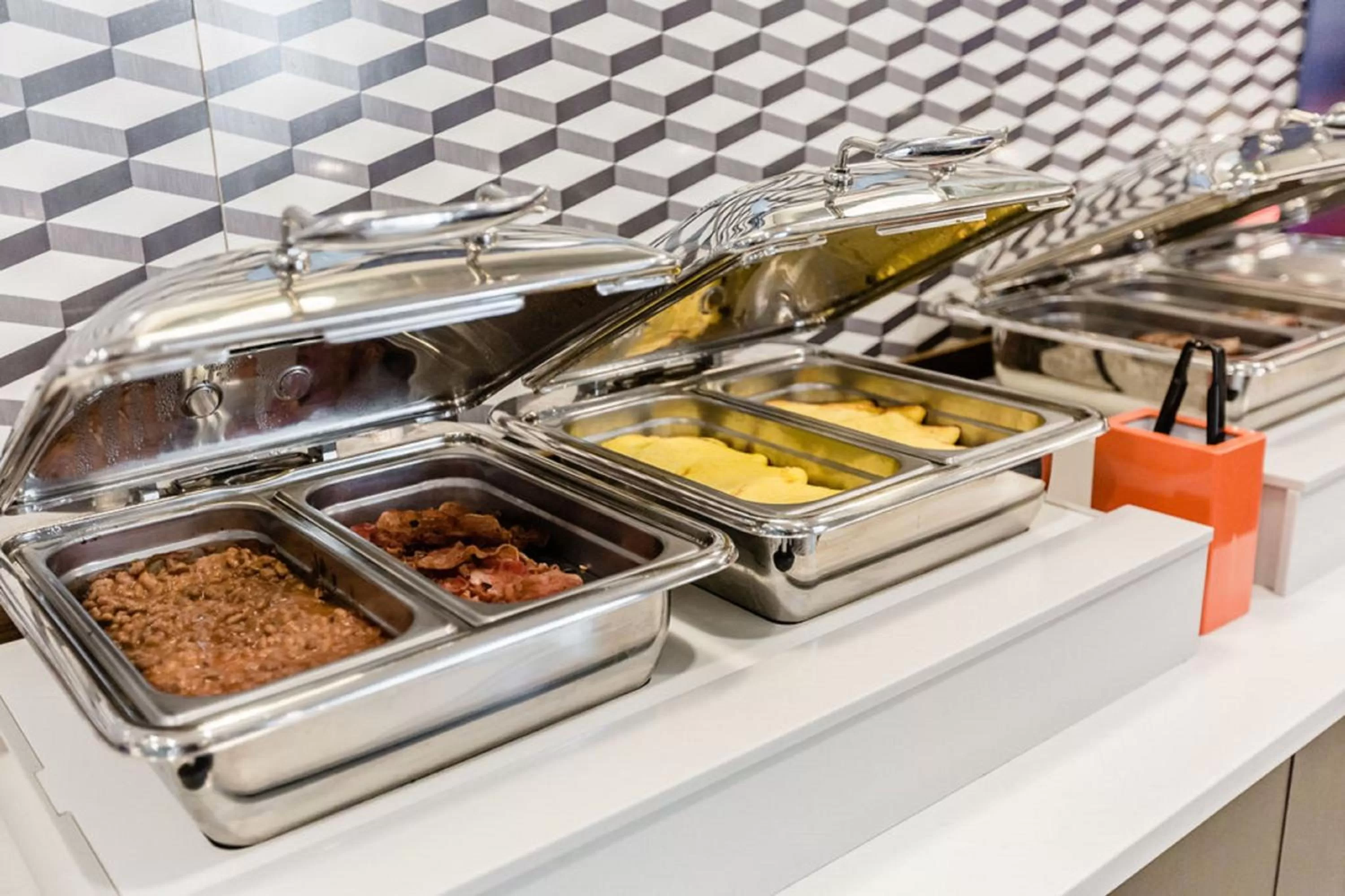 Breakfast in Holiday Inn Express & Suites Edmonton N - St Albert by IHG