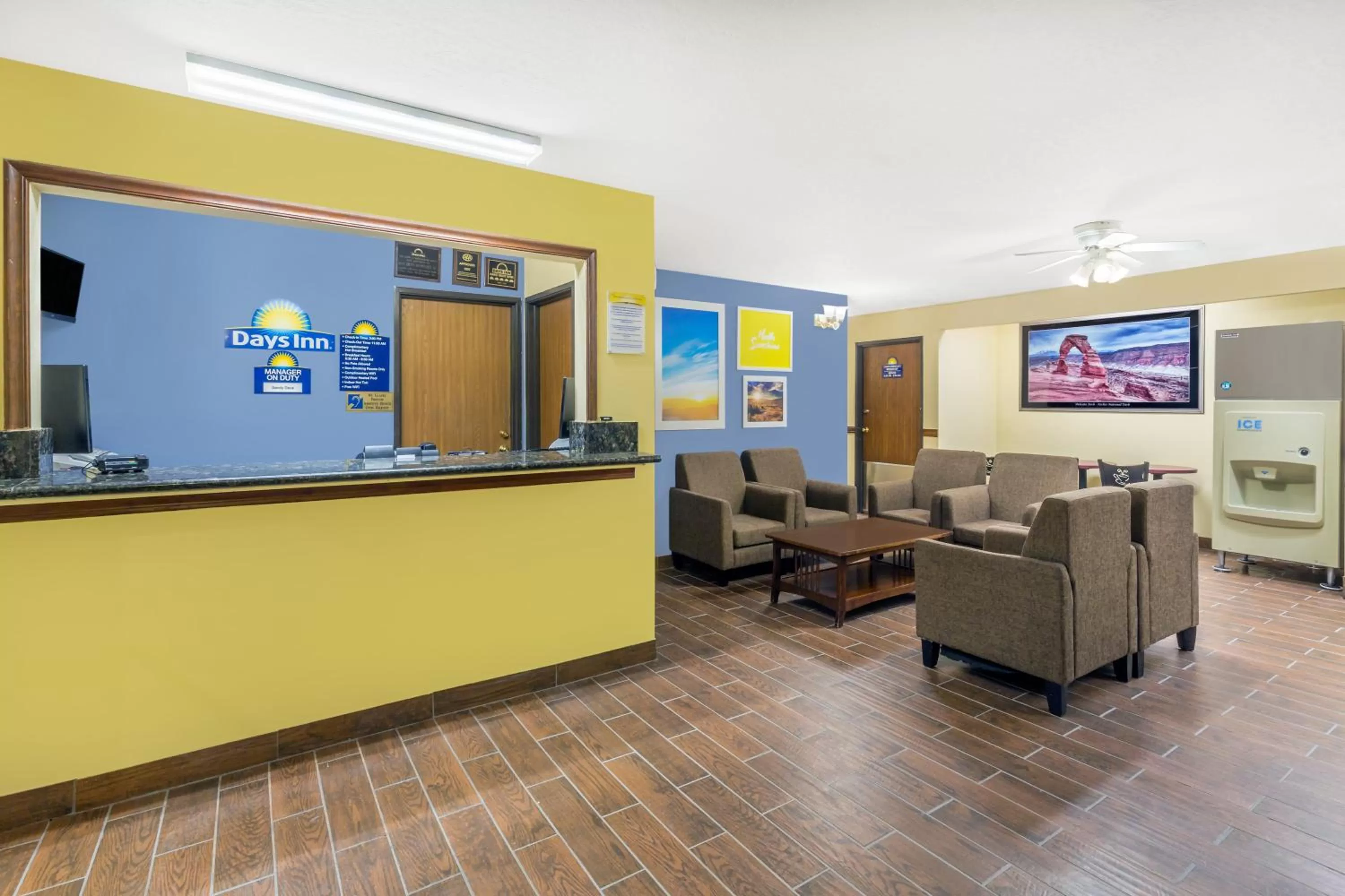 Communal lounge/ TV room in Days Inn by Wyndham Moab