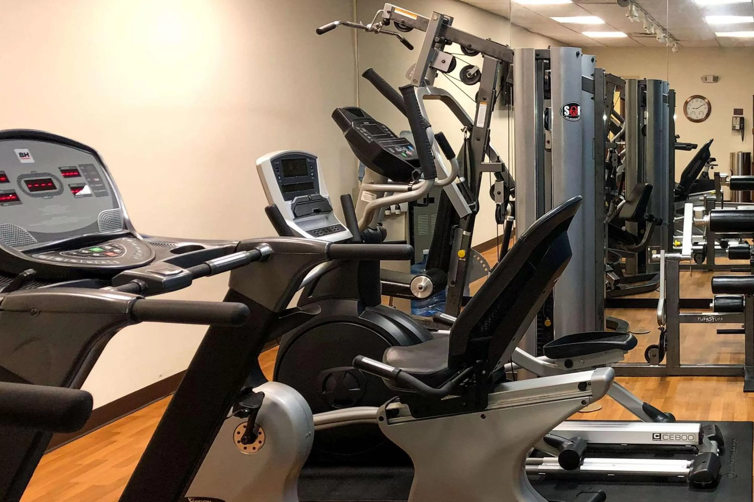 Fitness centre/facilities in Tapa Hotel Inn & Suites