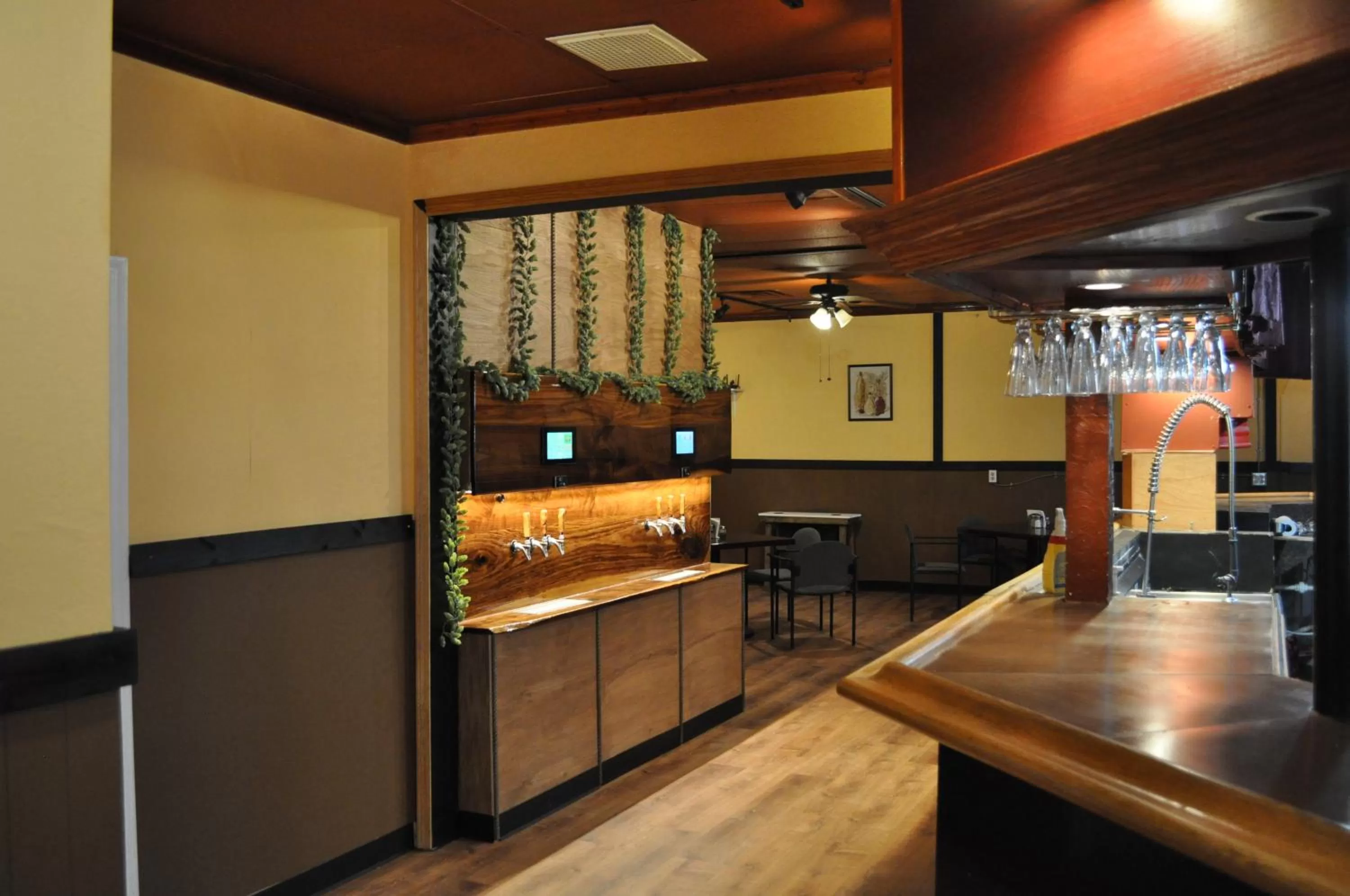 Restaurant/places to eat, Kitchen/Kitchenette in K7 Bed and Breakfast