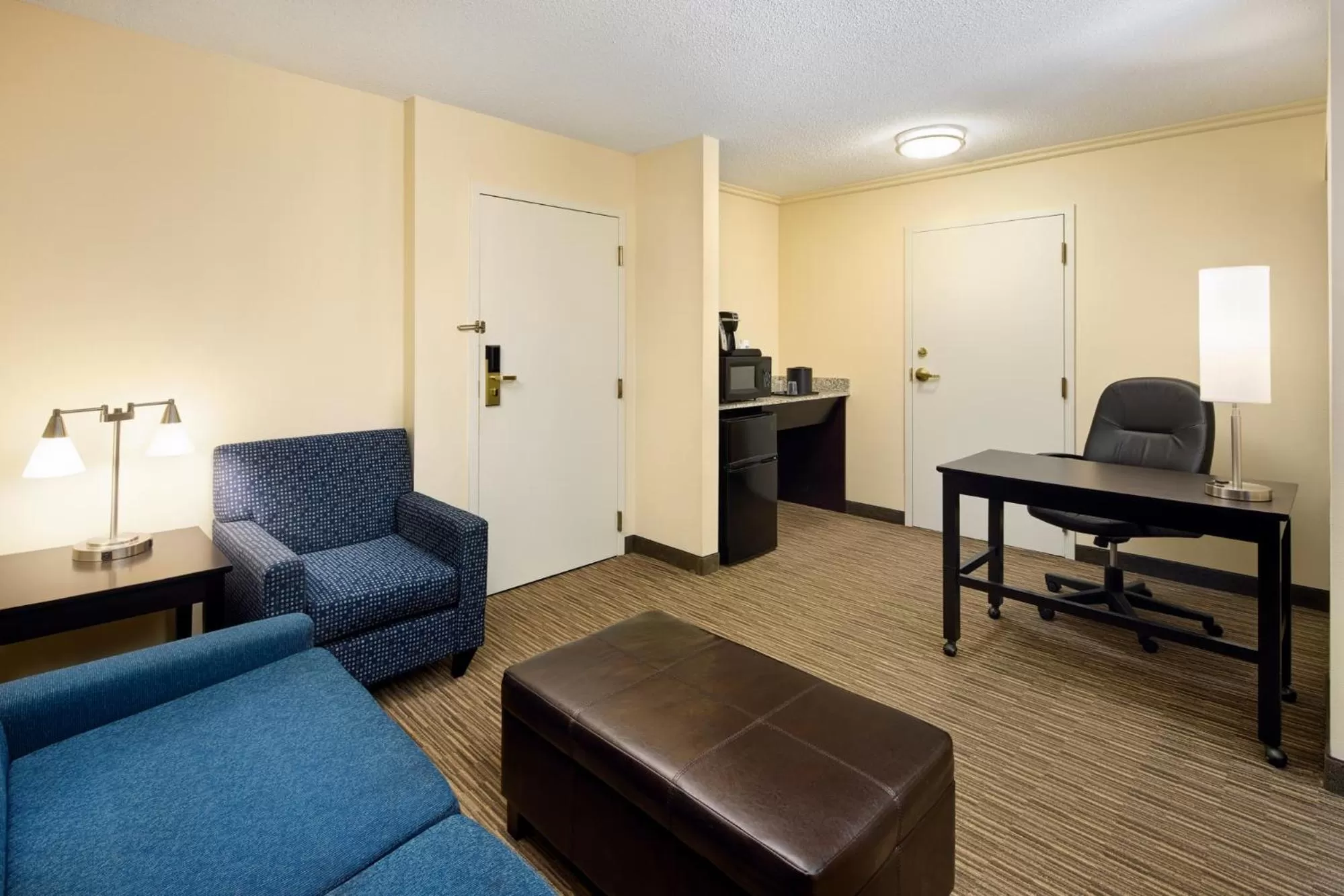 TV and multimedia in Holiday Inn Express & Suites Alpharetta by IHG