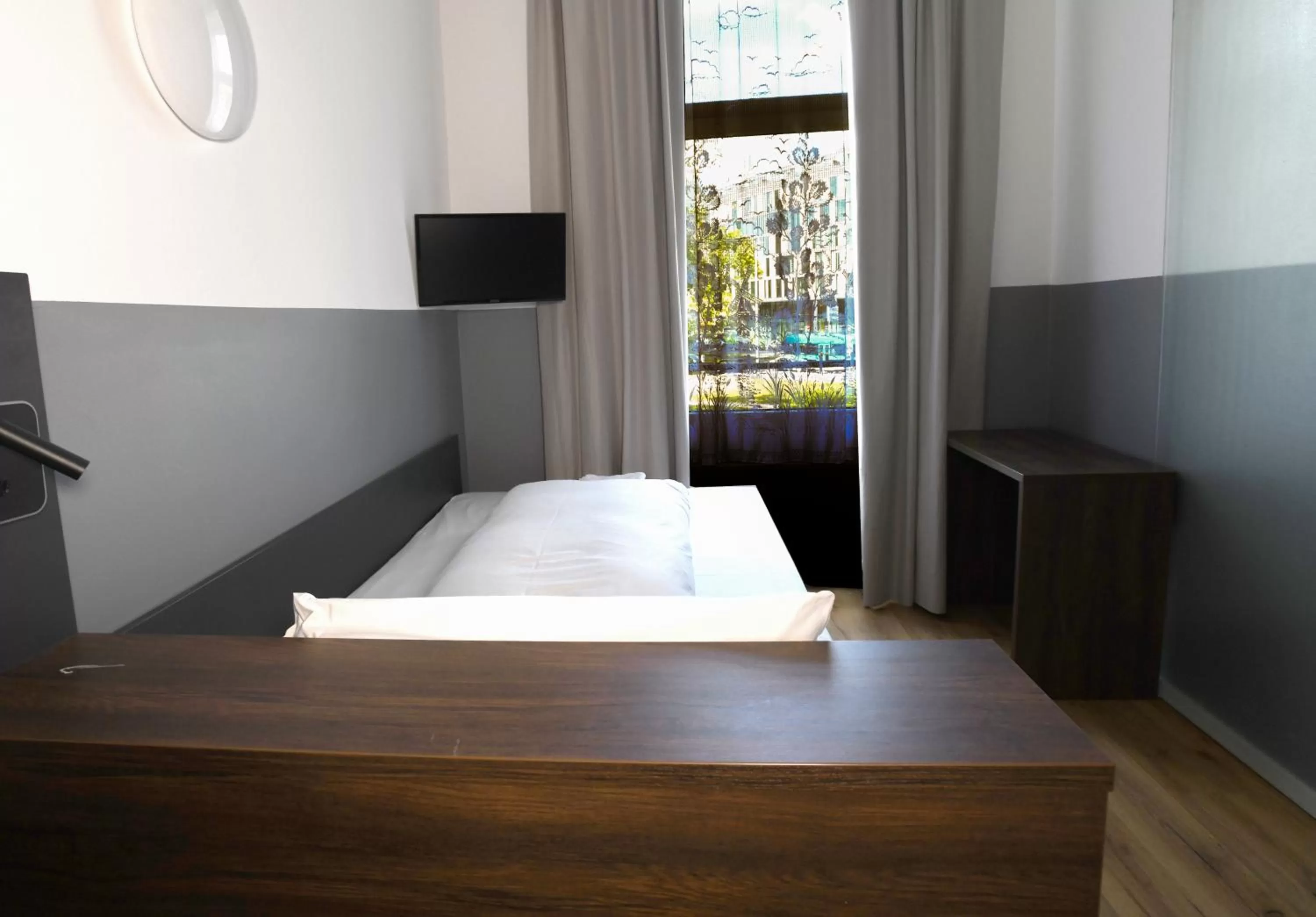 Bed in Hotel Apadana Frankfurt