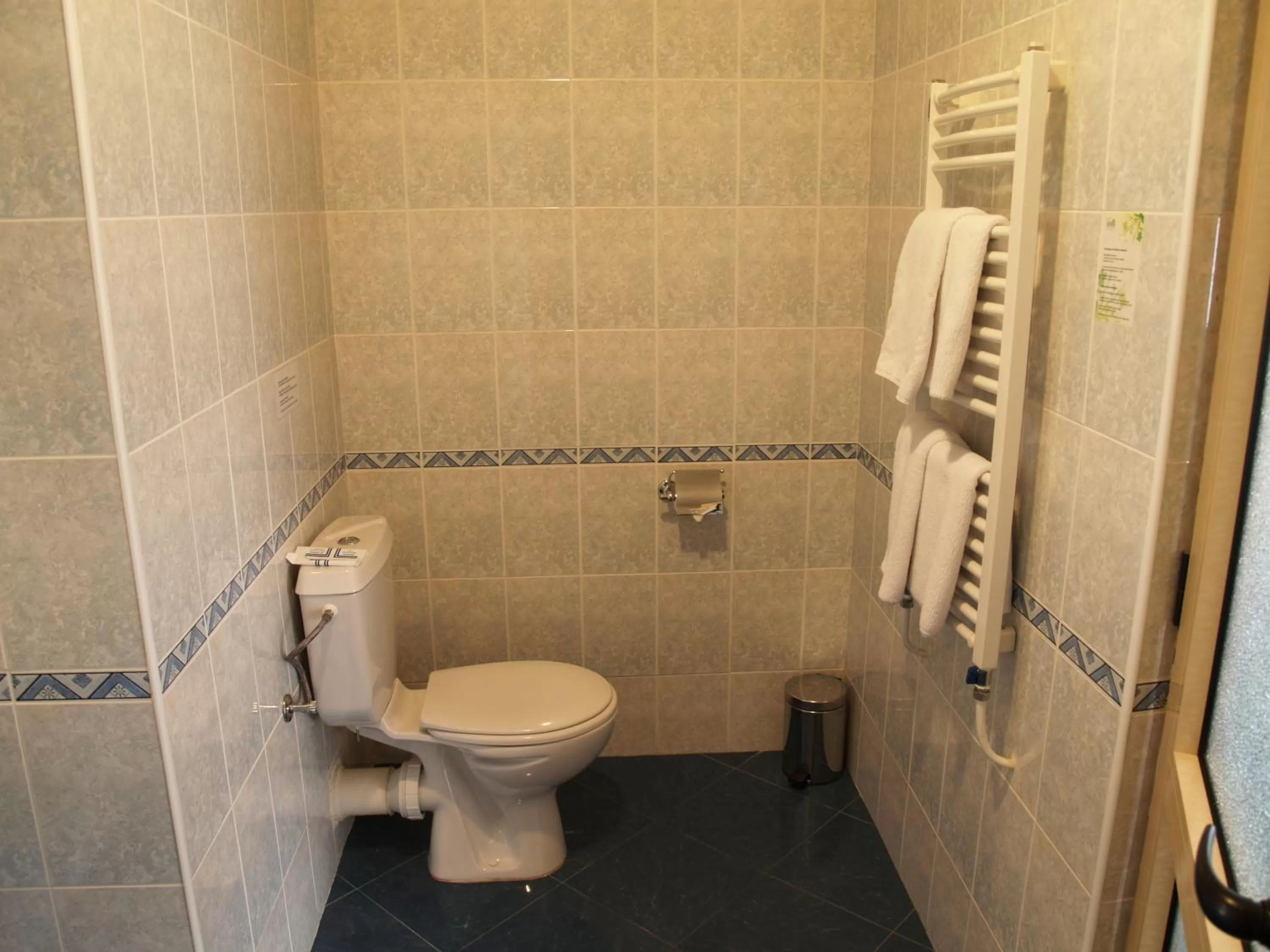 Bathroom in Hotel Akord - Free Parking & Metro Access
