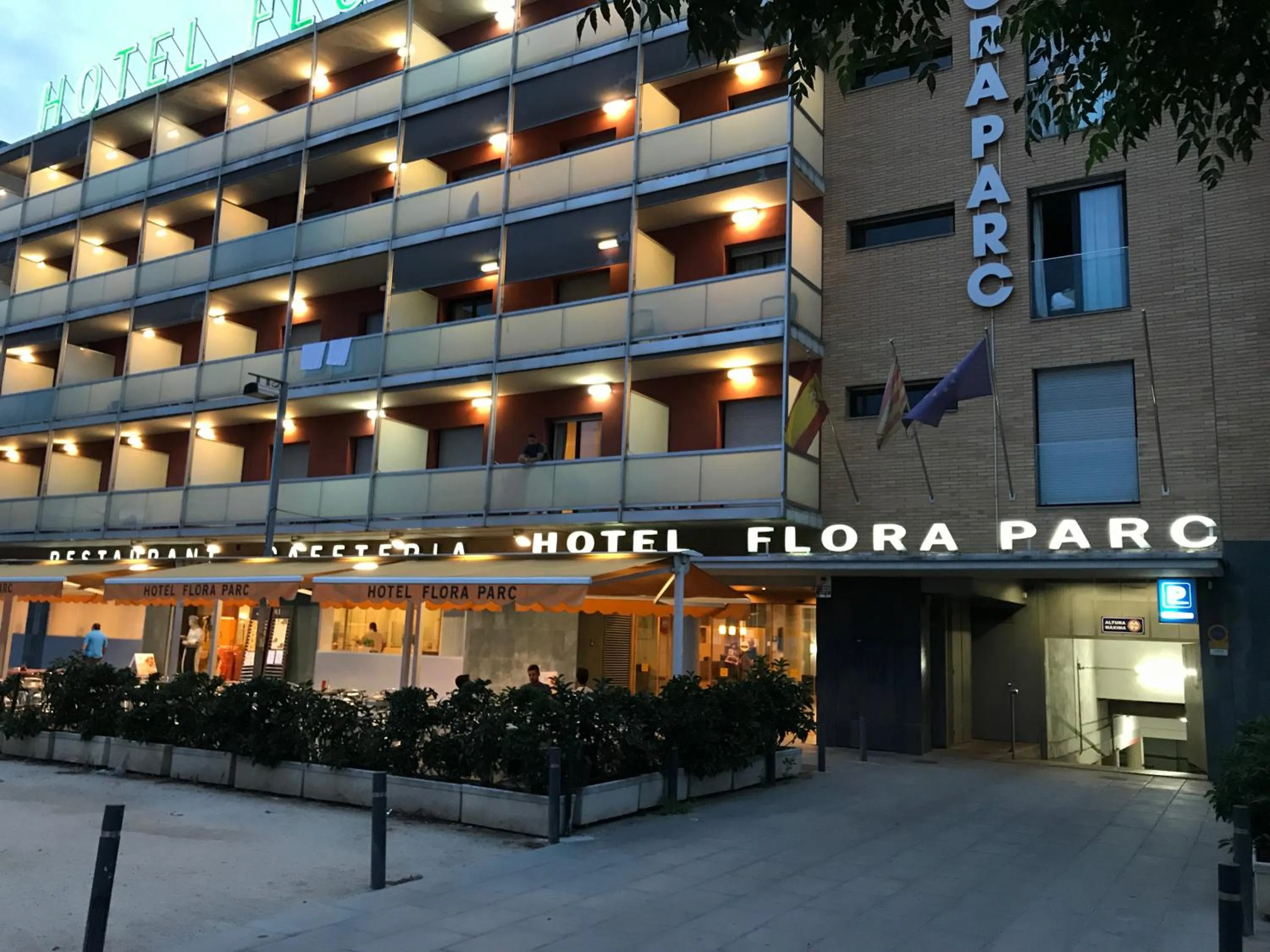 Facade/entrance in Hotel Flora Parc
