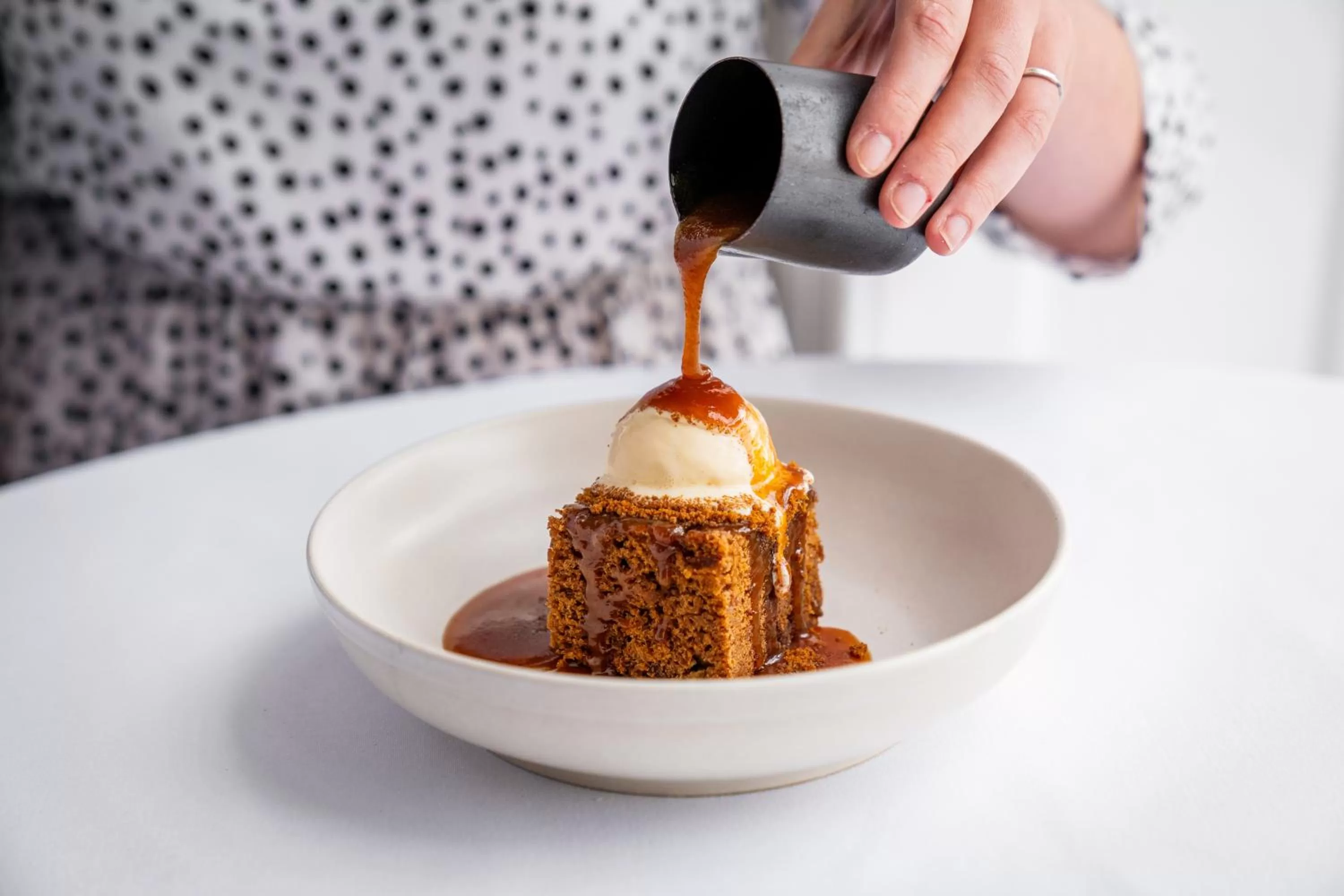 Restaurant/places to eat in Bromley Court Hotel London