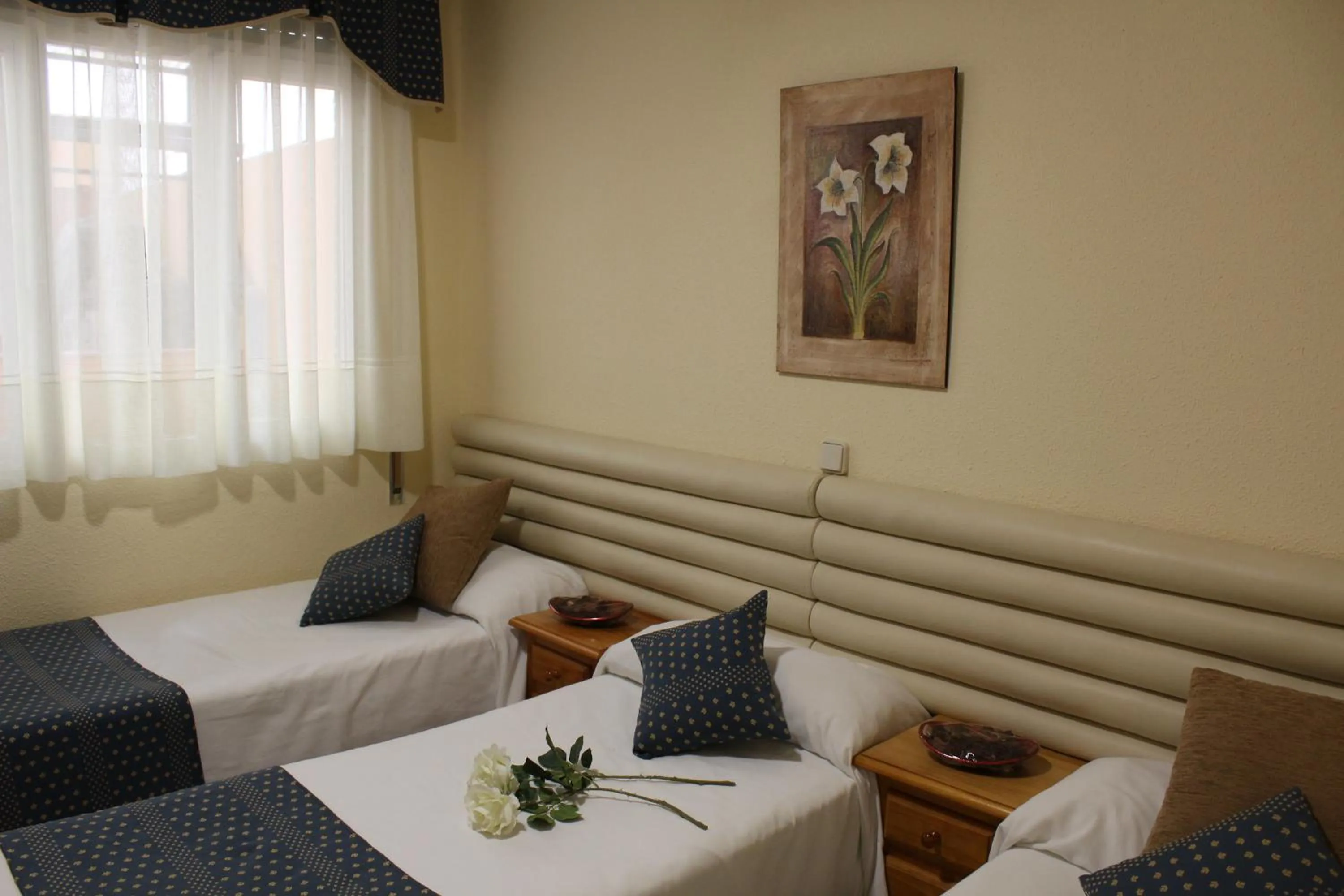 Bedroom, Bed in Hotel Cuatro Caños