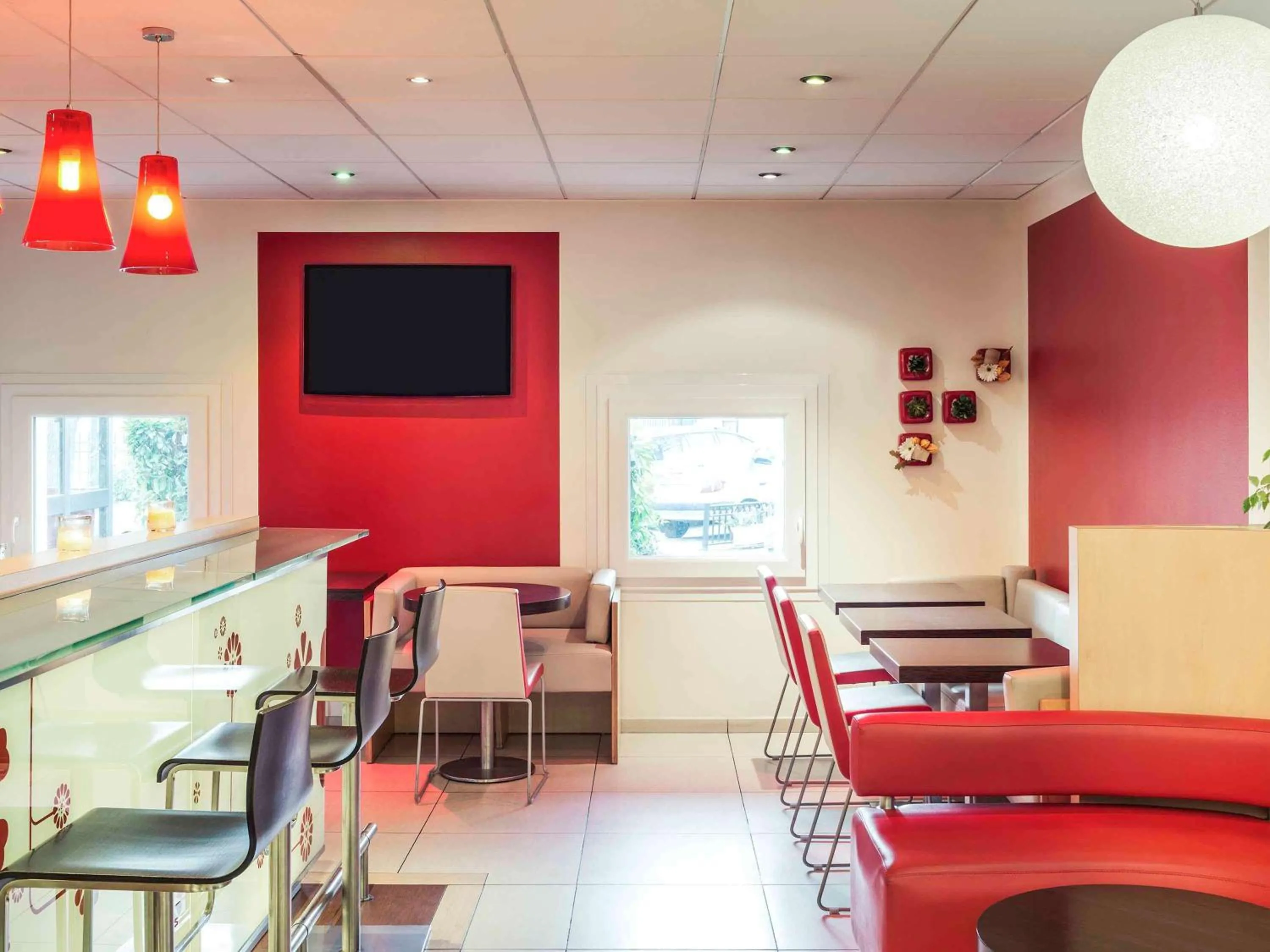 Lounge or bar in ibis Epinay sur Seine - Gennevilliers