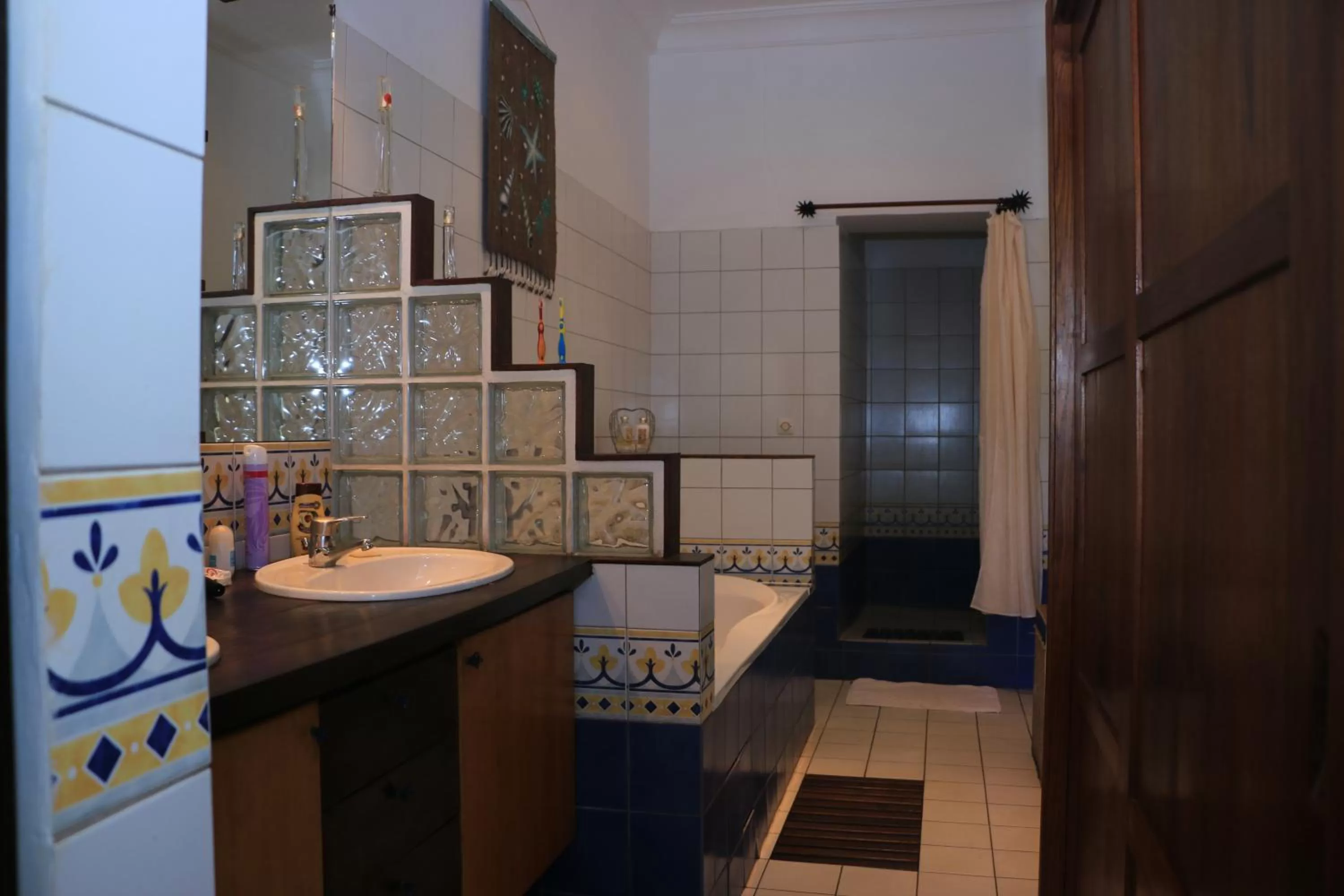 Bathroom in Hôtel Restaurant Coco Lodge Majunga