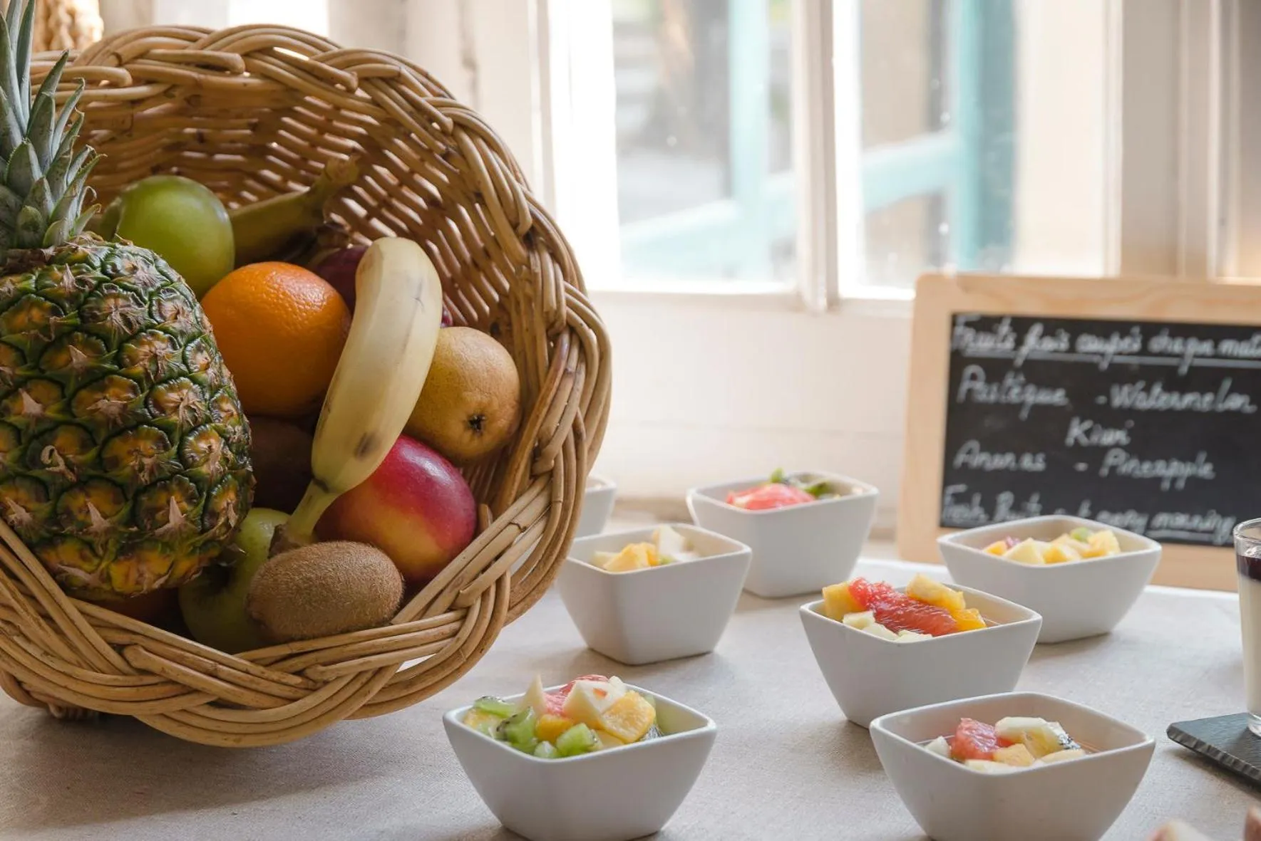 Buffet breakfast in Hôtel la Magnaneraie