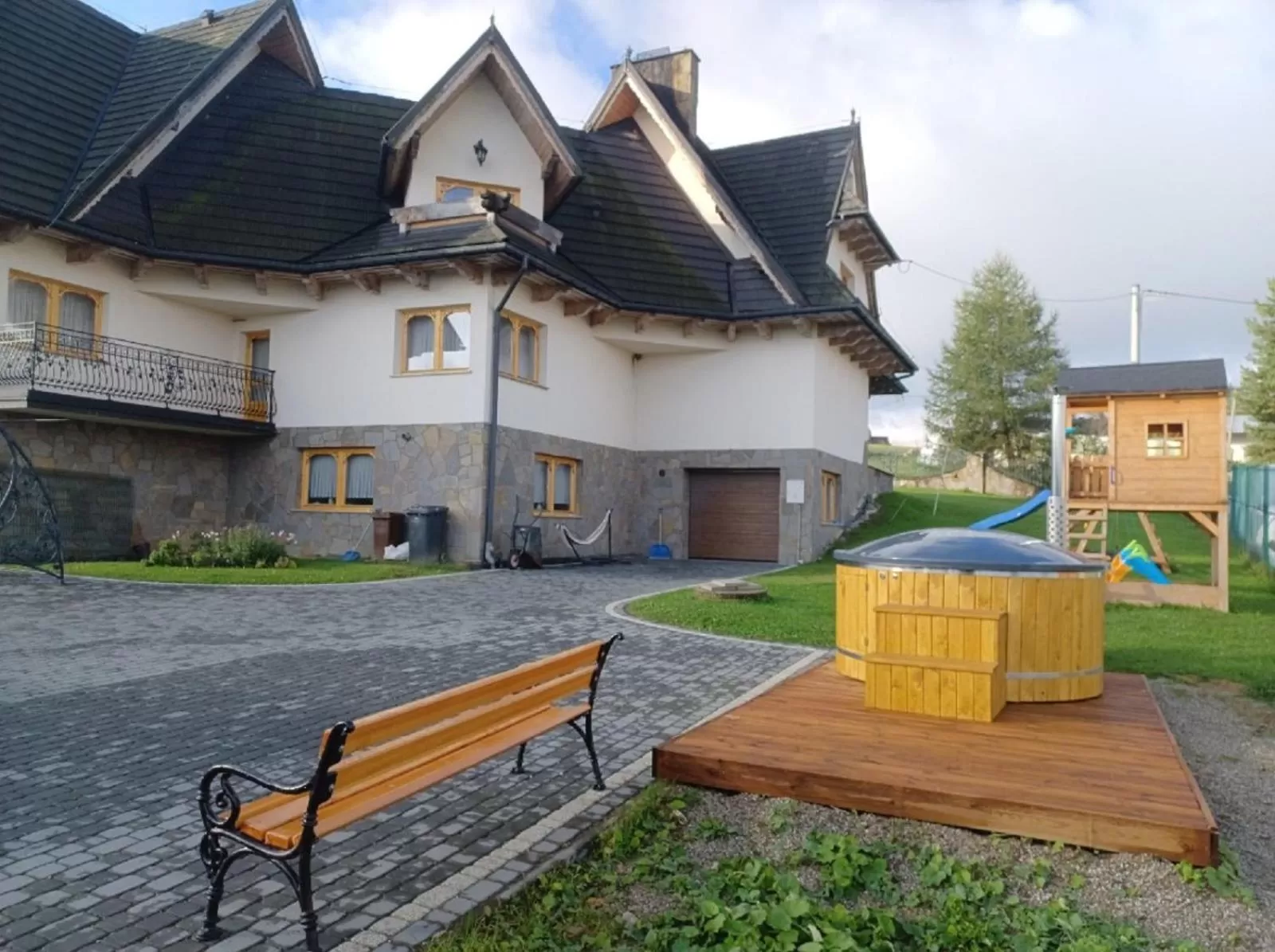 Hot Tub in Podhalanski Dworek z Jacuzzi