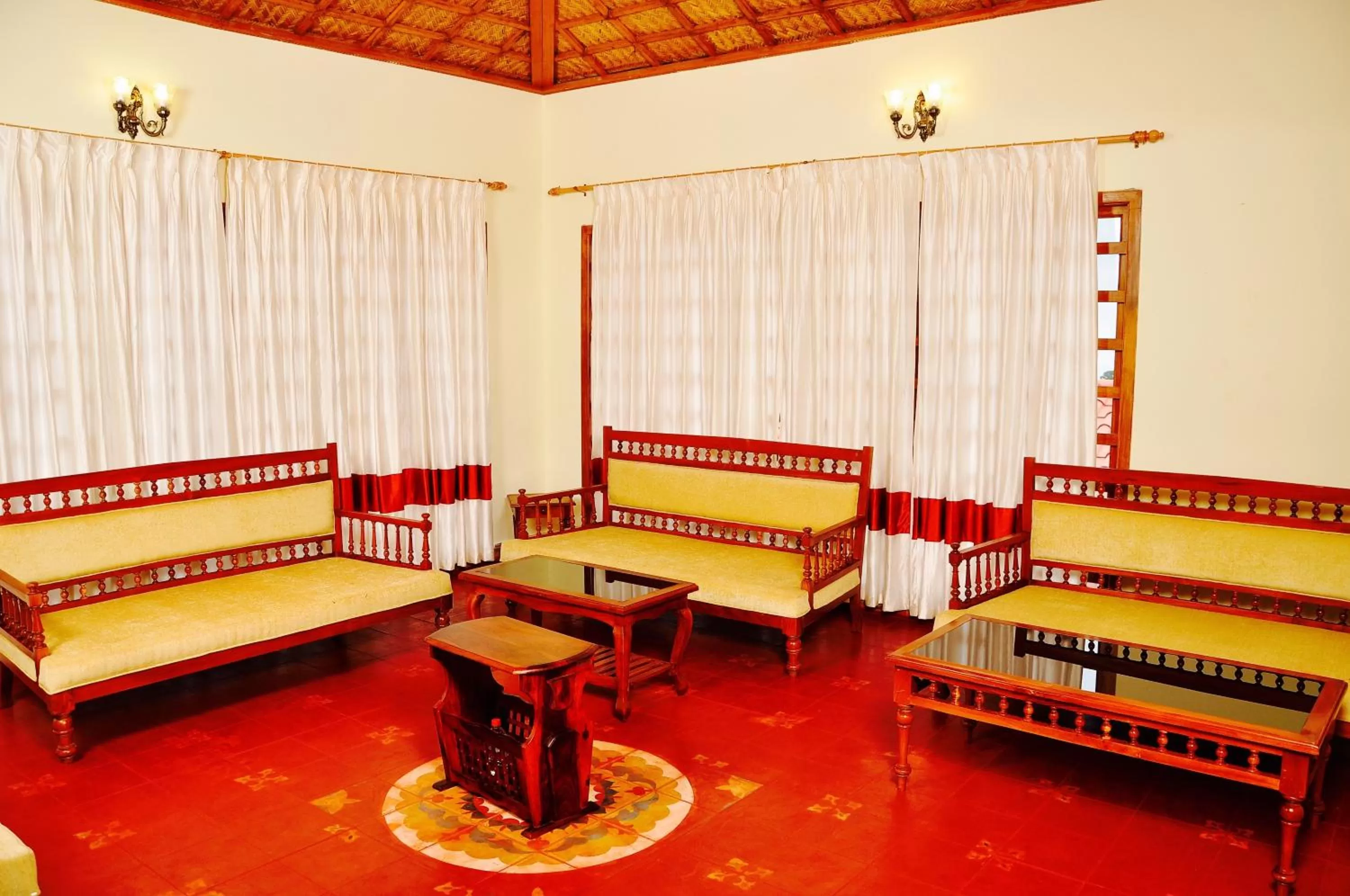 Restaurant/places to eat in Hanging Huts Resorts