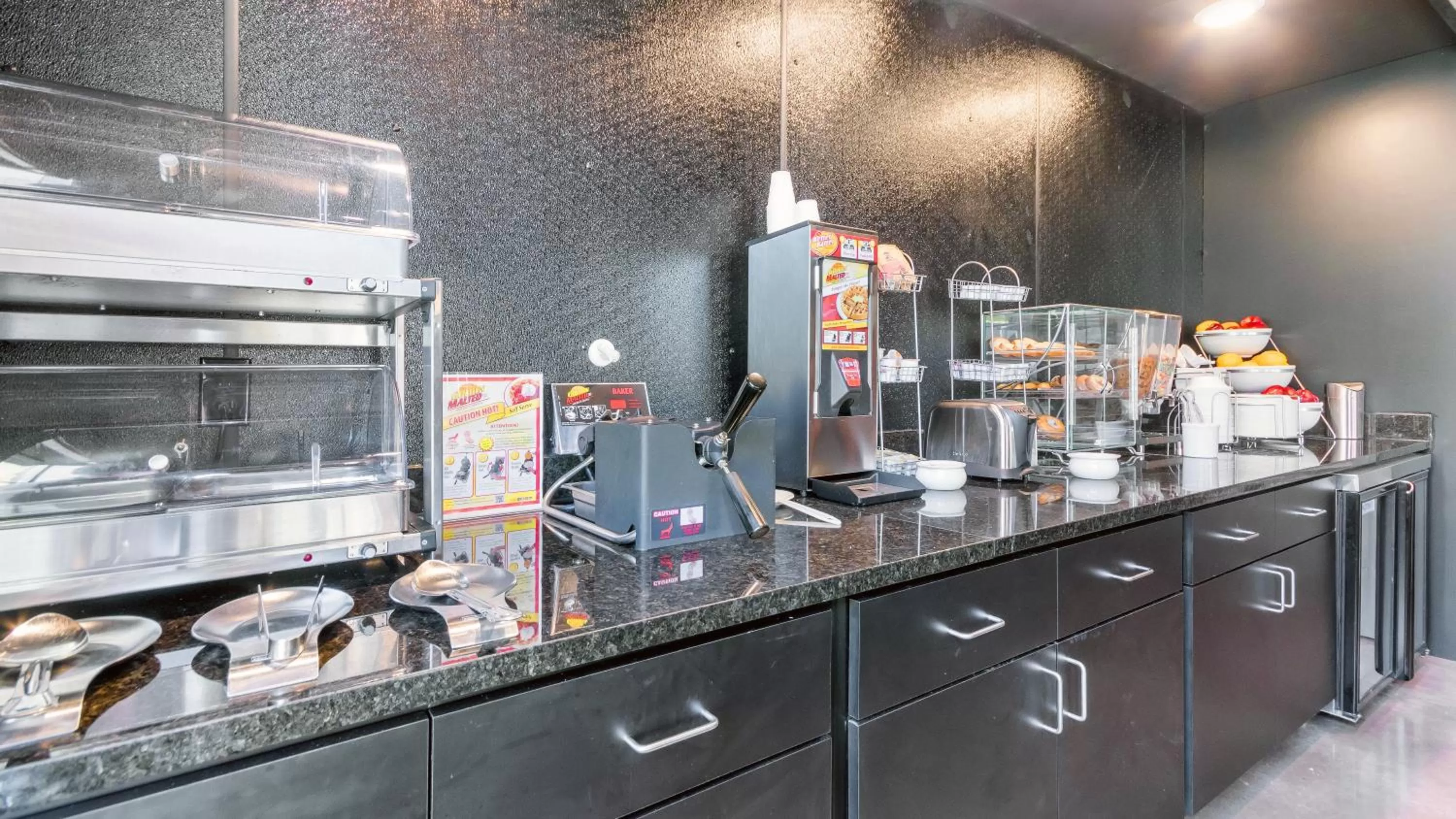 Food in Cobblestone Hotel & Suites - Janesville