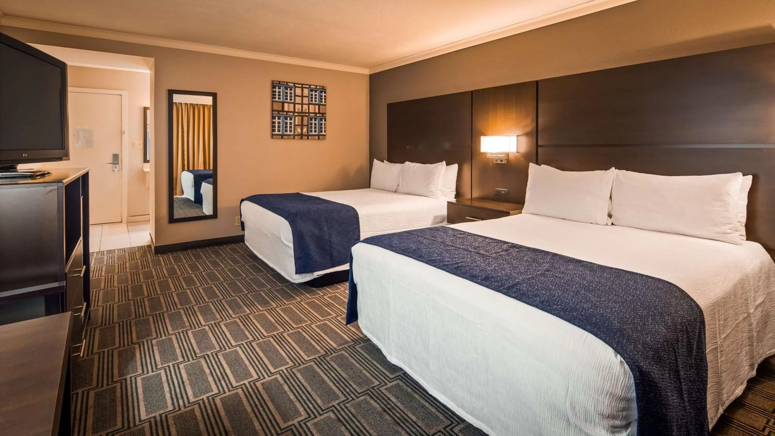 Photo of the whole room, Bed in Best Western Andersen's Inn