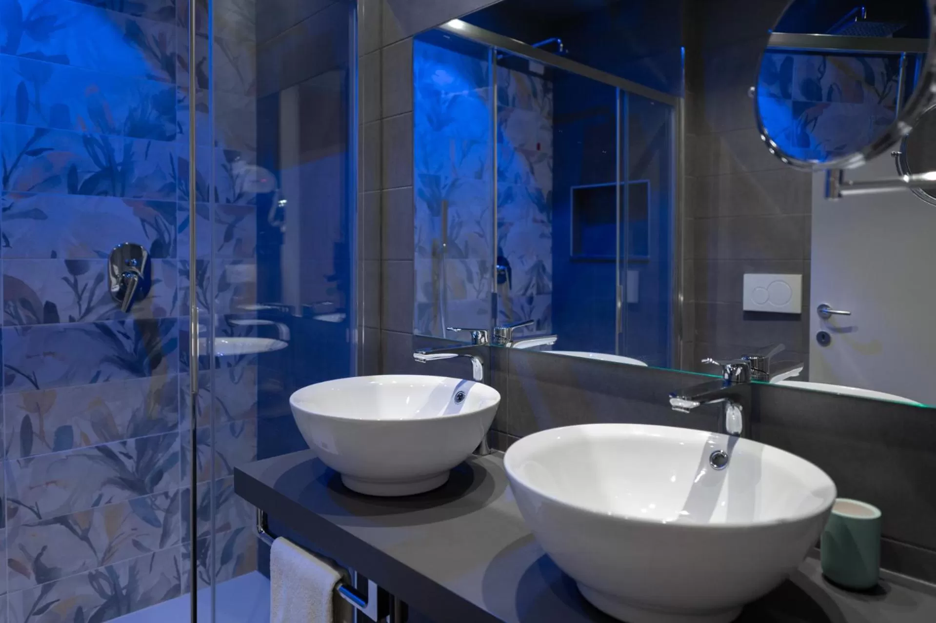 Shower in Hotel Monte Rosa