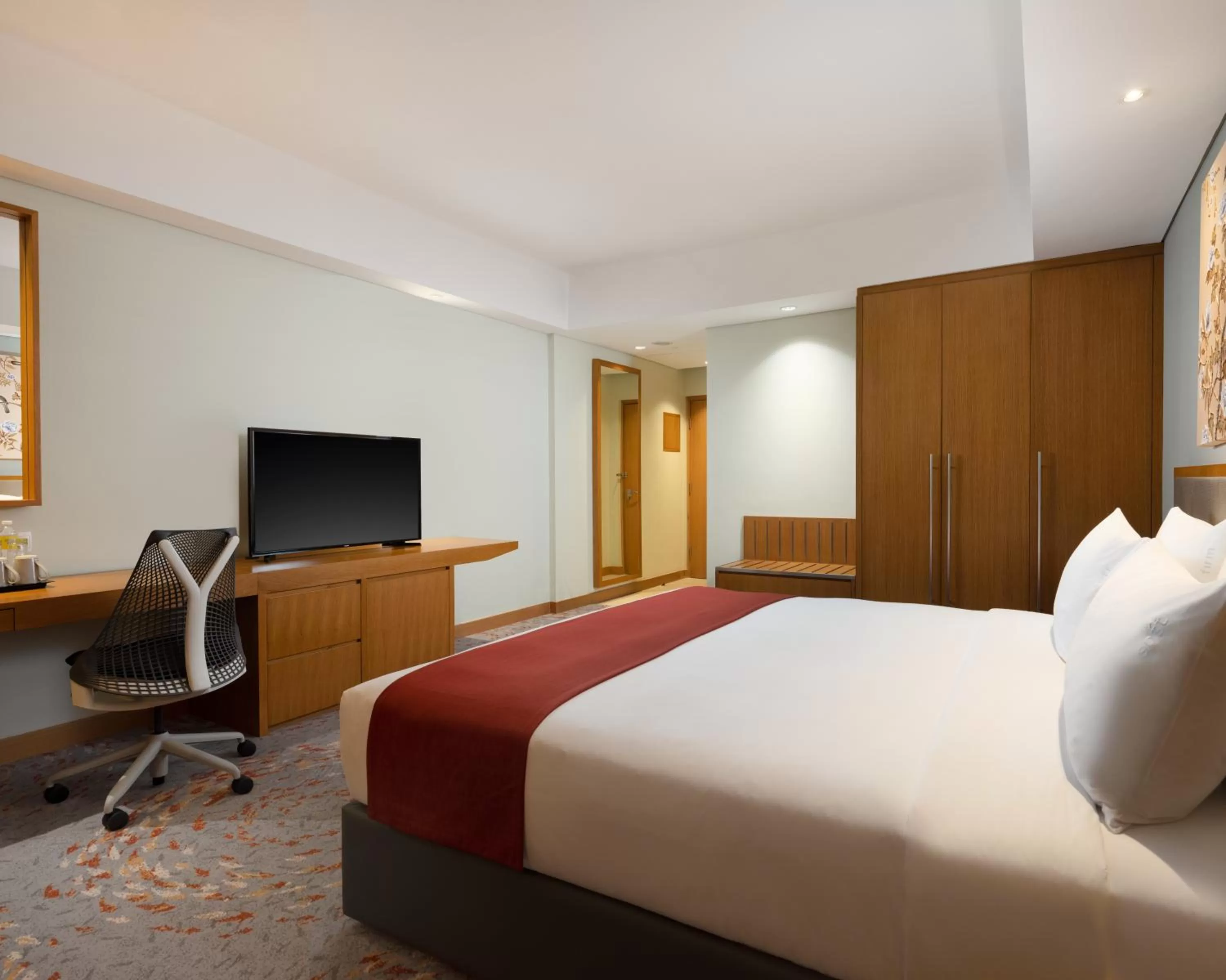 Bed in Holiday Inn & Suites Jakarta Gajah Mada by IHG