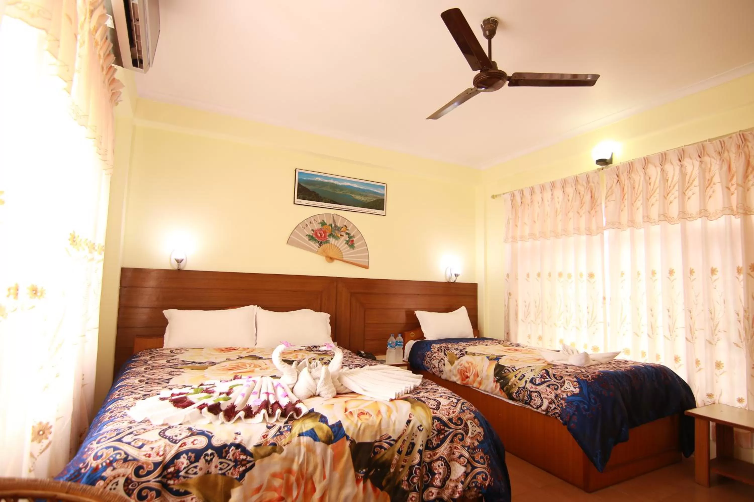 Bed in Hotel Himalayan Inn