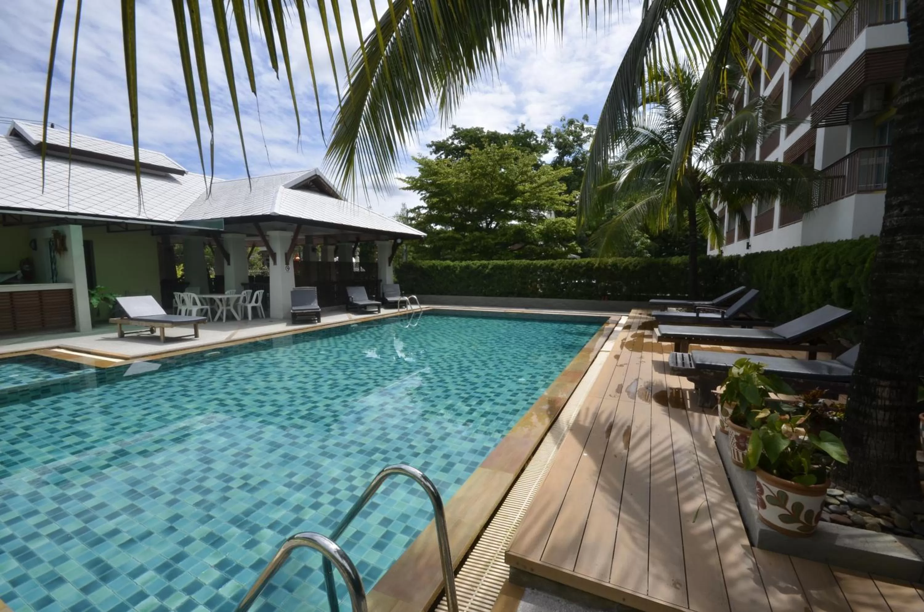 Swimming pool in Sakorn Residence and Hotel
