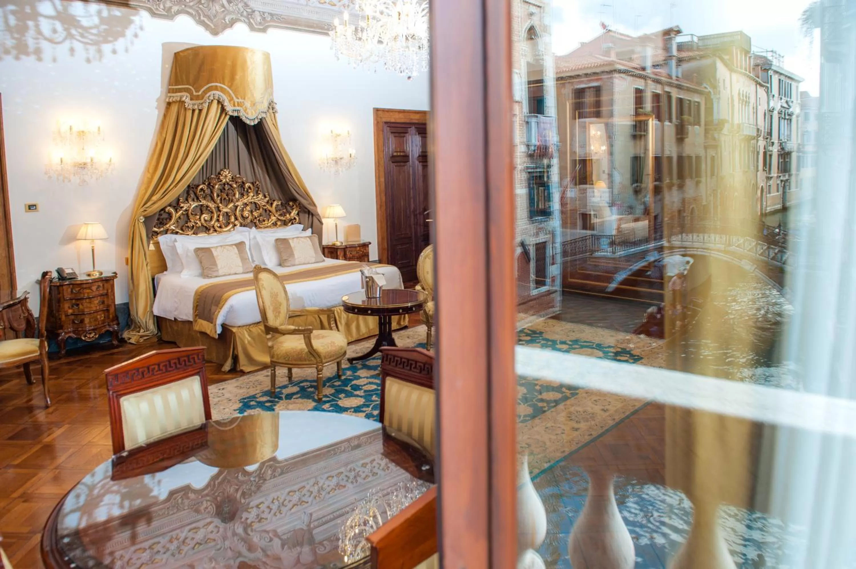 Photo of the whole room, Bed in Hotel Ai Cavalieri di Venezia