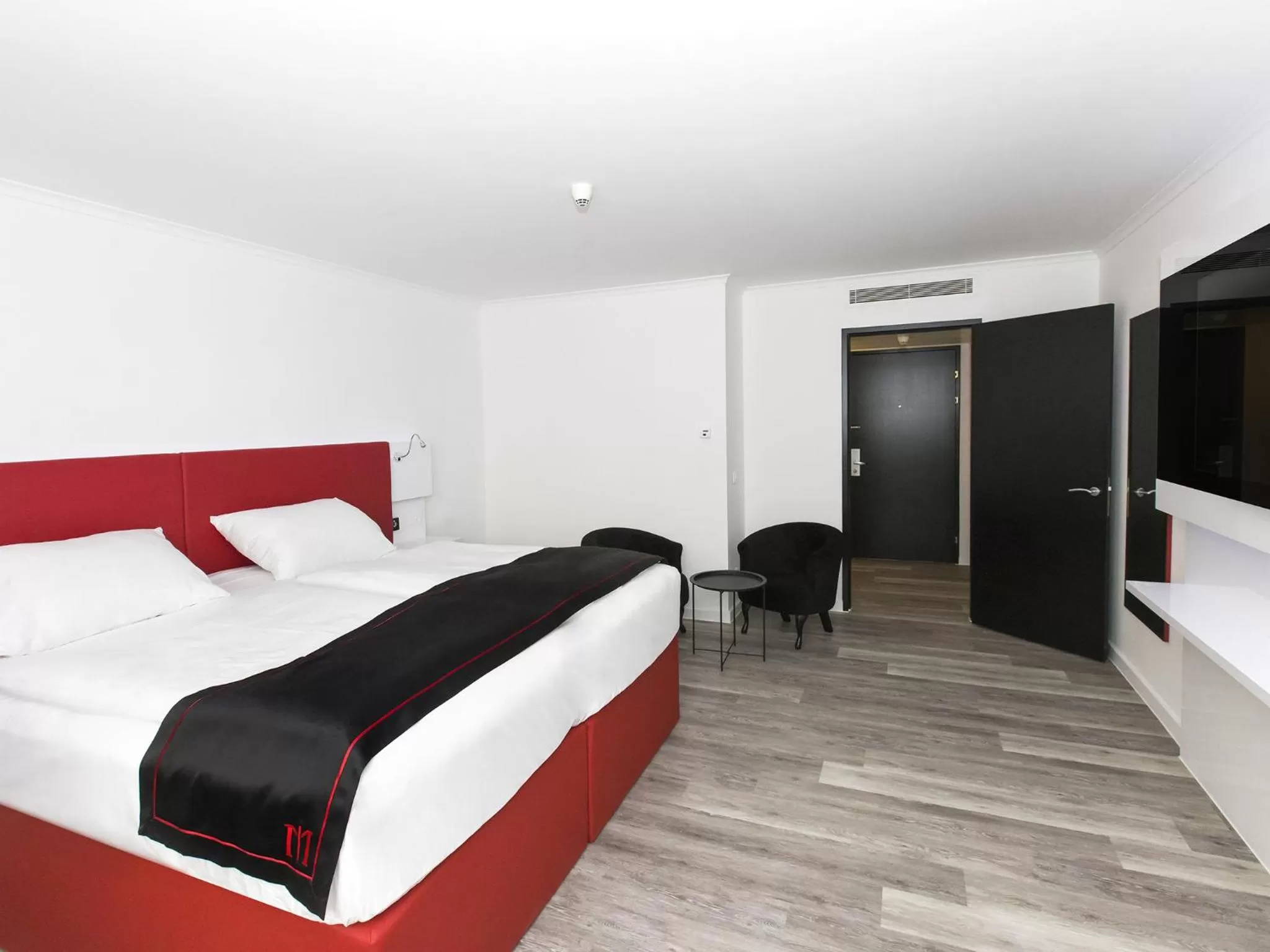 Photo of the whole room, Bed in DORMERO Hotel Zürich Airport