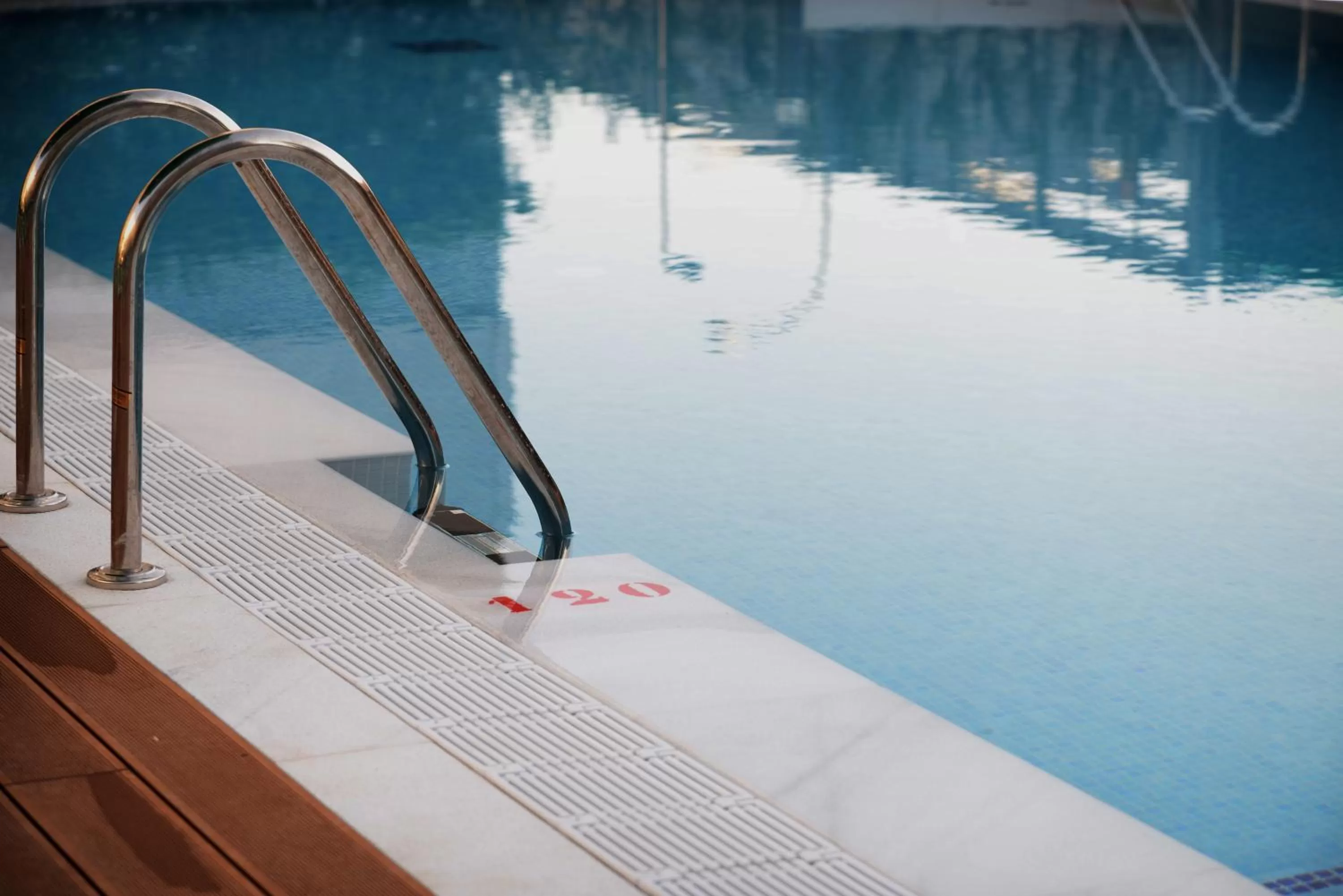 Swimming pool in Axor Feria