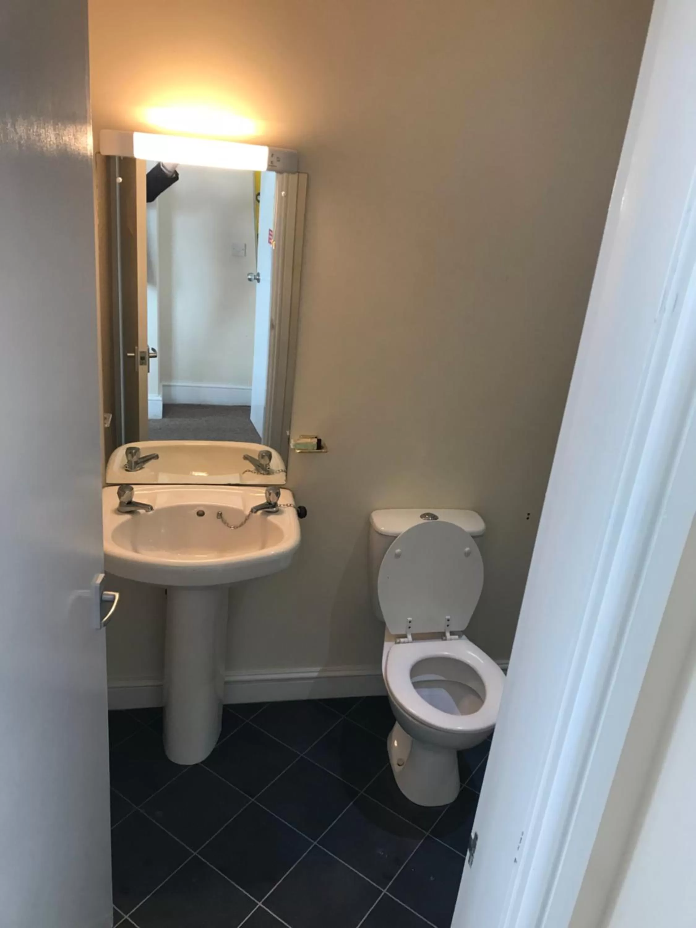 The New Alexandra Hotel