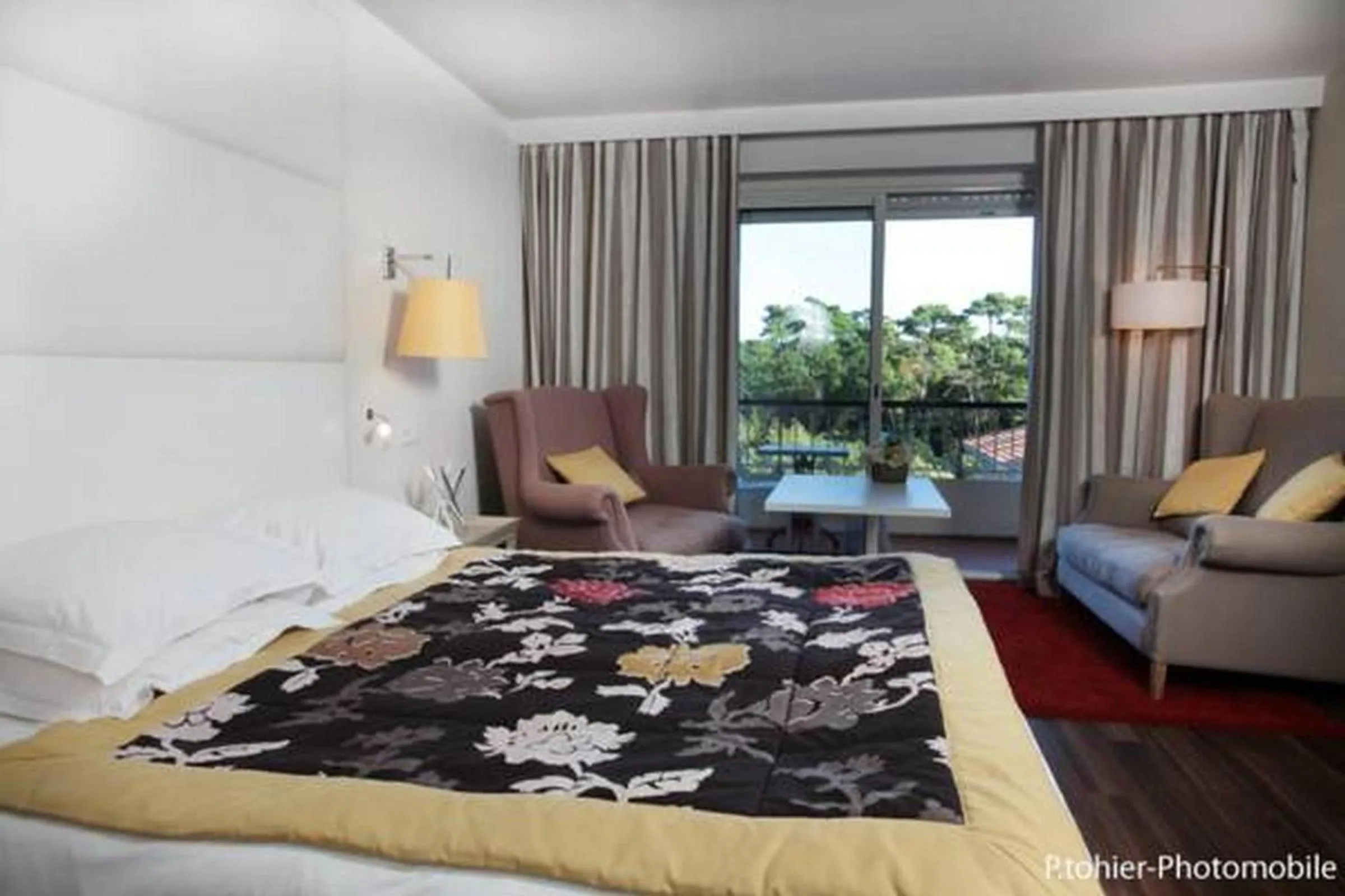 Bed in Hôtel et Résidence de Chiberta et du Golf